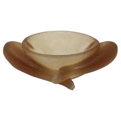 Sukhasana Mini Bowl in Cola - Meditative Pose Leg Bowl von Marcela Cure