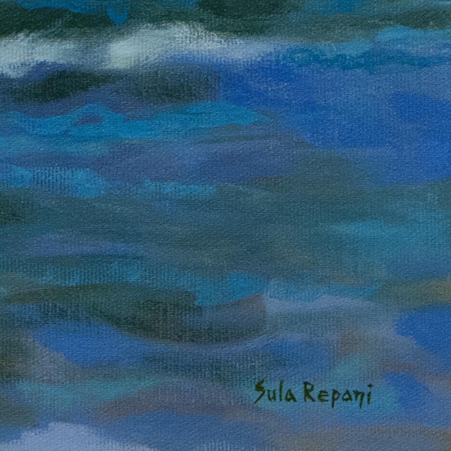 Questo suggestivo paesaggio marino surrealista di Sula Repani cattura una dinamica figura femminile a metà immersione in un vivido orizzonte costiero. Immersa nei toni radiosi del blu cielo, del verde mare e dell'ambra calda, la composizione evoca