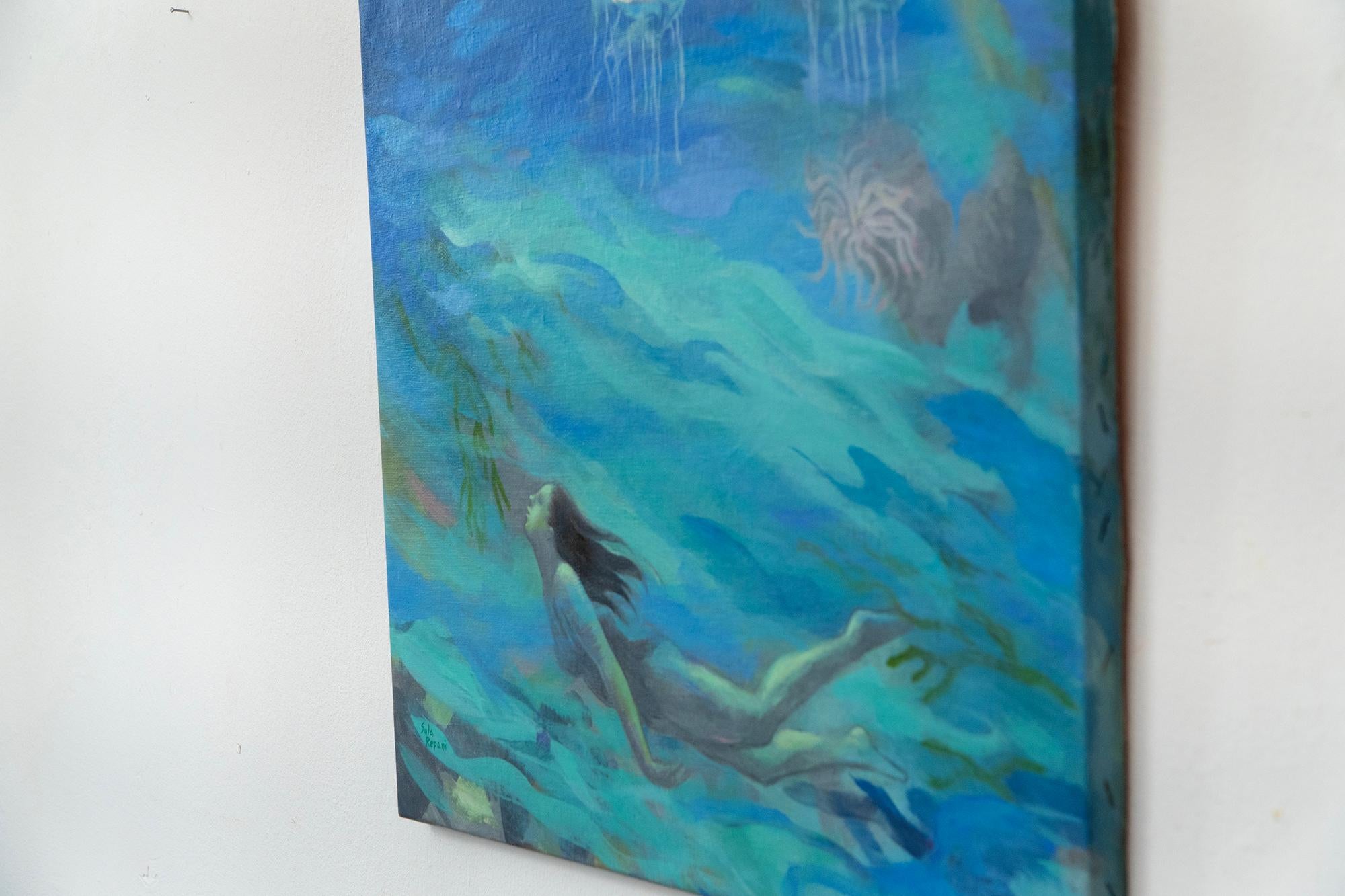 Pintura Submarina Surrealista con Medusa y Retrato Marino de Mujer Nadadora - Painting de Sula Repani
