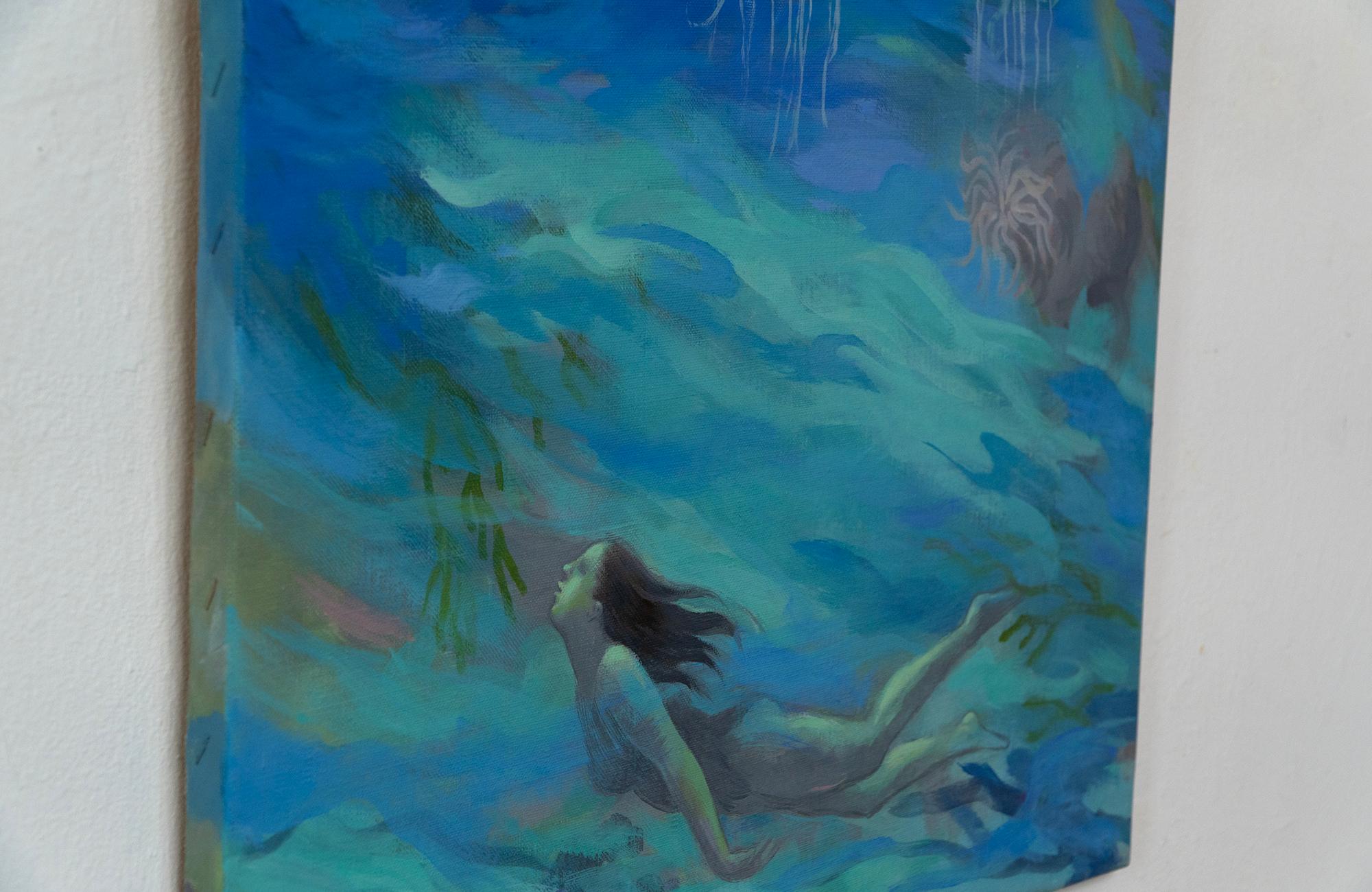 Pintura Submarina Surrealista con Medusa y Retrato Marino de Mujer Nadadora - Painting Abstracto de Sula Repani