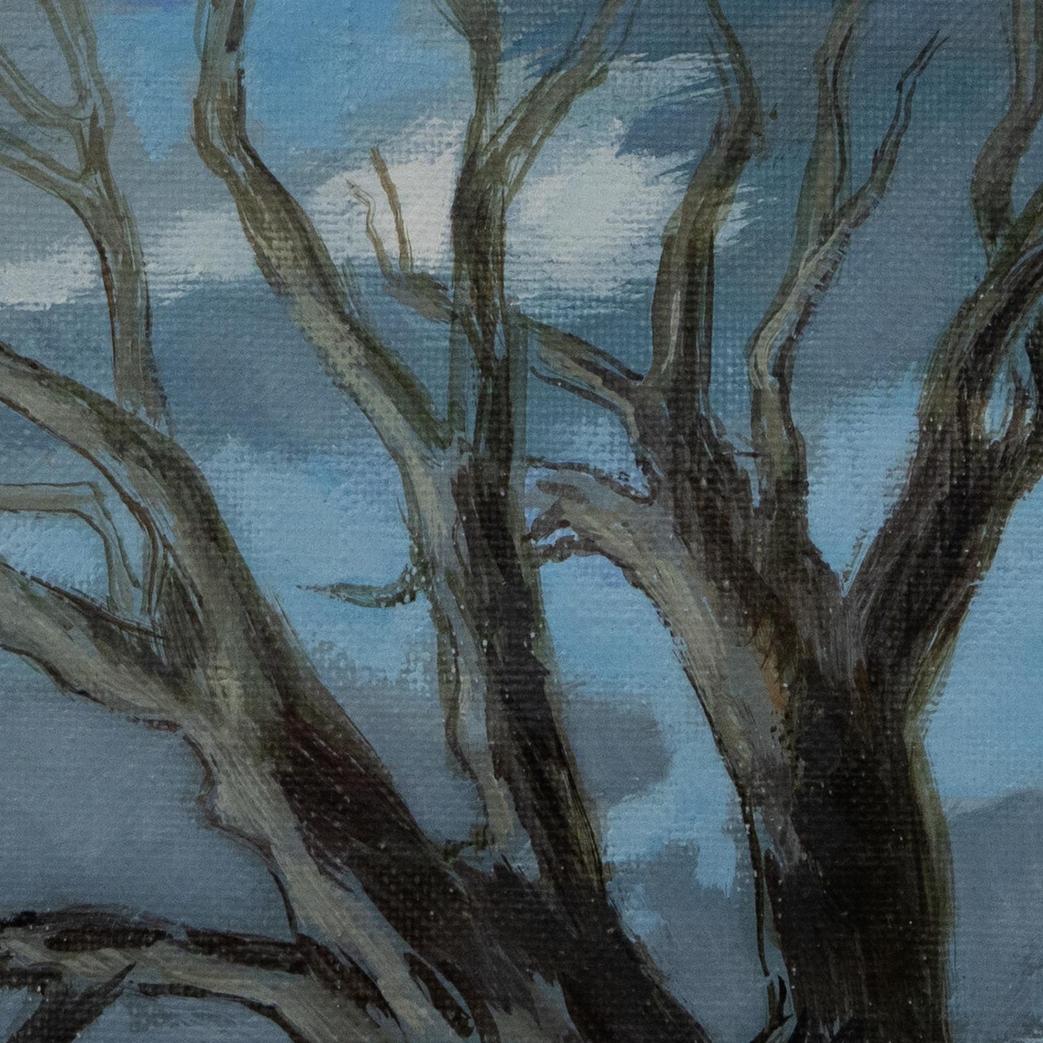Questo paesaggio simbolico di Sula Repani presenta un albero spoglio e solitario in un drammatico cielo crepuscolare, dove il blu oceanico incontra il calore vibrante di una nuvola rossa fiammeggiante. L'albero, spogliato delle foglie ma pieno di