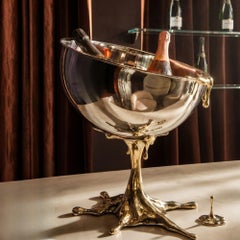 Sulav Champagne Cooler Sculptural Brass Statement Piece (pièce d'apparat en laiton)