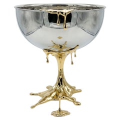 Sulav Champagne Cooler Sculptural Brass Statement Piece (pièce d'apparat en laiton)