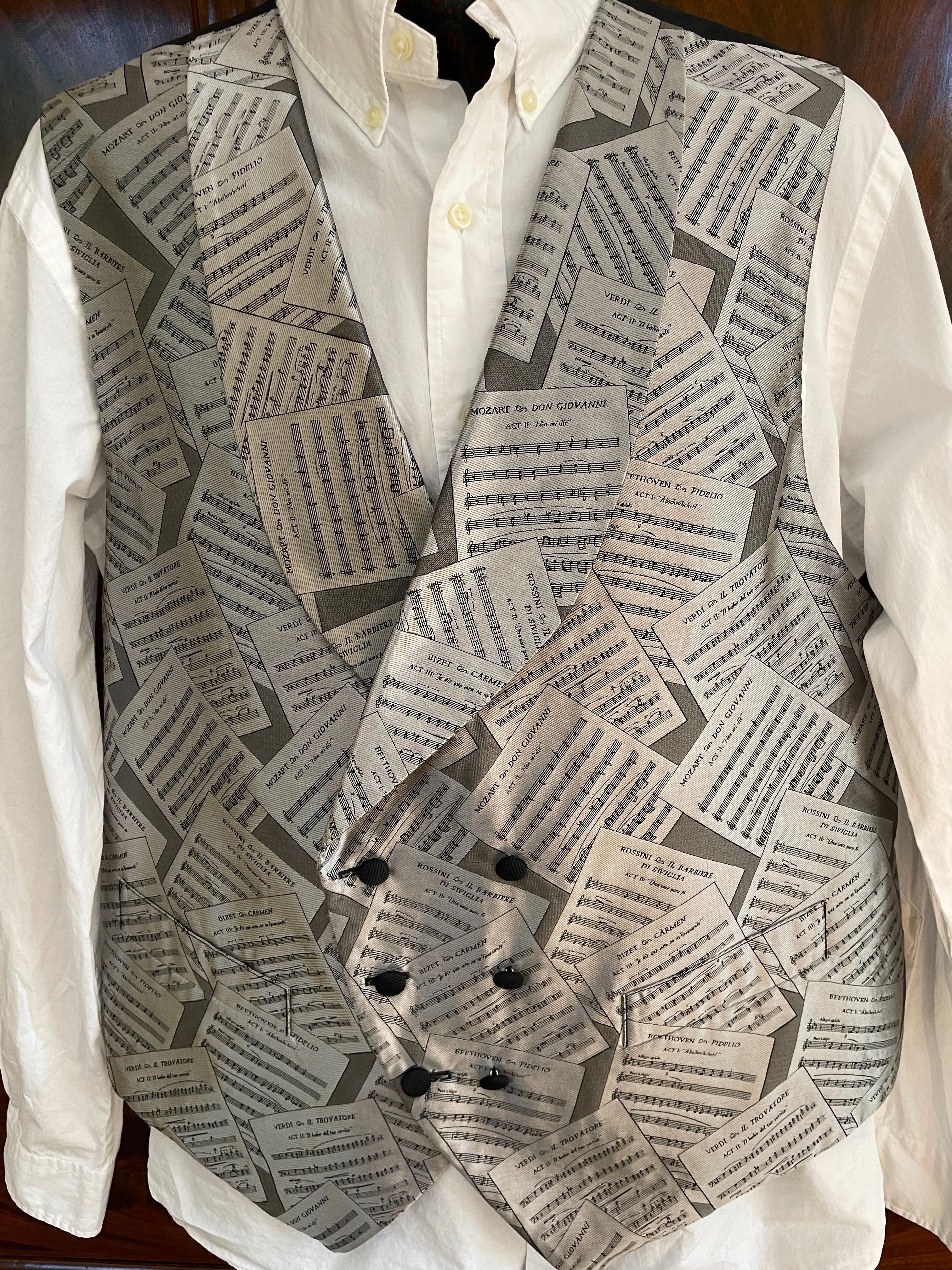 Sulka Mens Vintage Double Breasted Silk Vest with Opera Score Motif.
Perfect for the opera lover.
 Sz XL, runs large
Chest 46