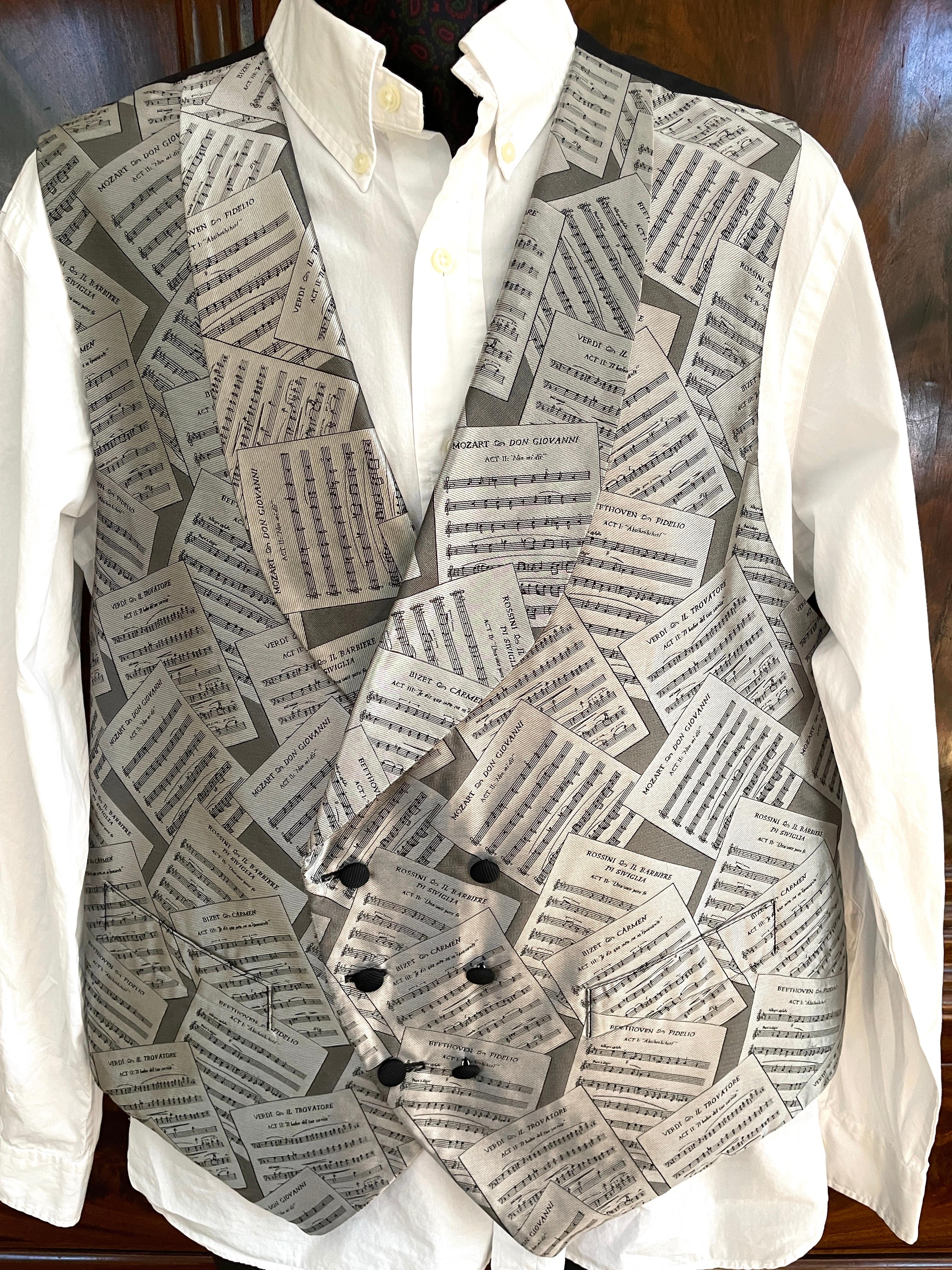 Sulka Mens Vintage Double Breasted Silk Vest with Opera Score Motif XL In Excellent Condition In Cloverdale, CA