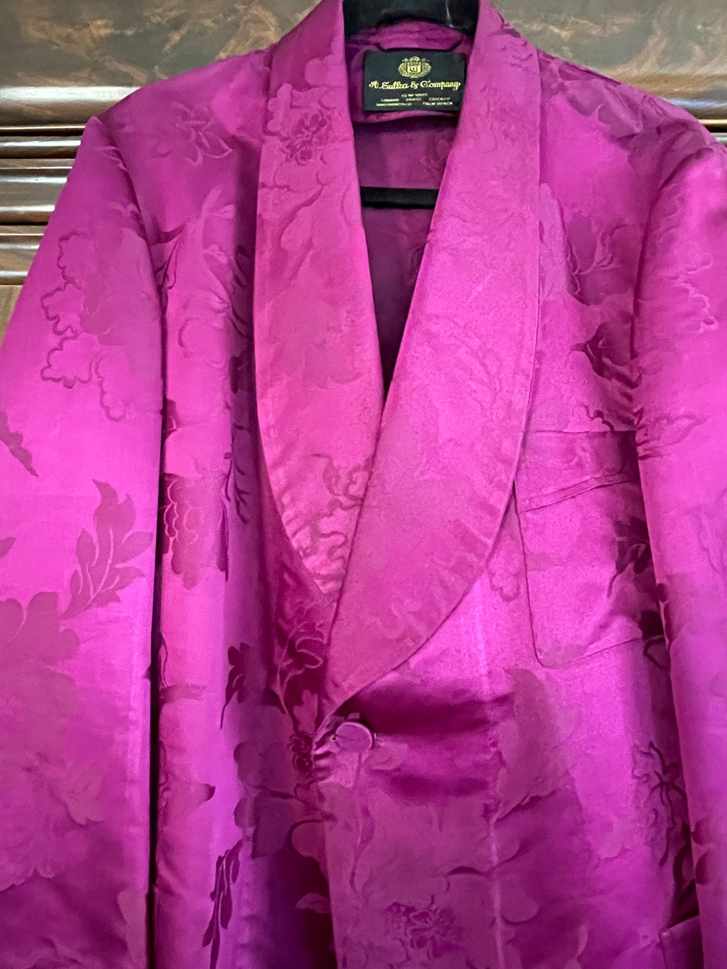 Sulka Unlined 1950's Bespoke Purple Silk Smoking Jacket .
This is such a magnificent piece, totally unlined ,  a very lightweight evening jacket.
So modern, hard to believe it is from the 1950's
Chest 44