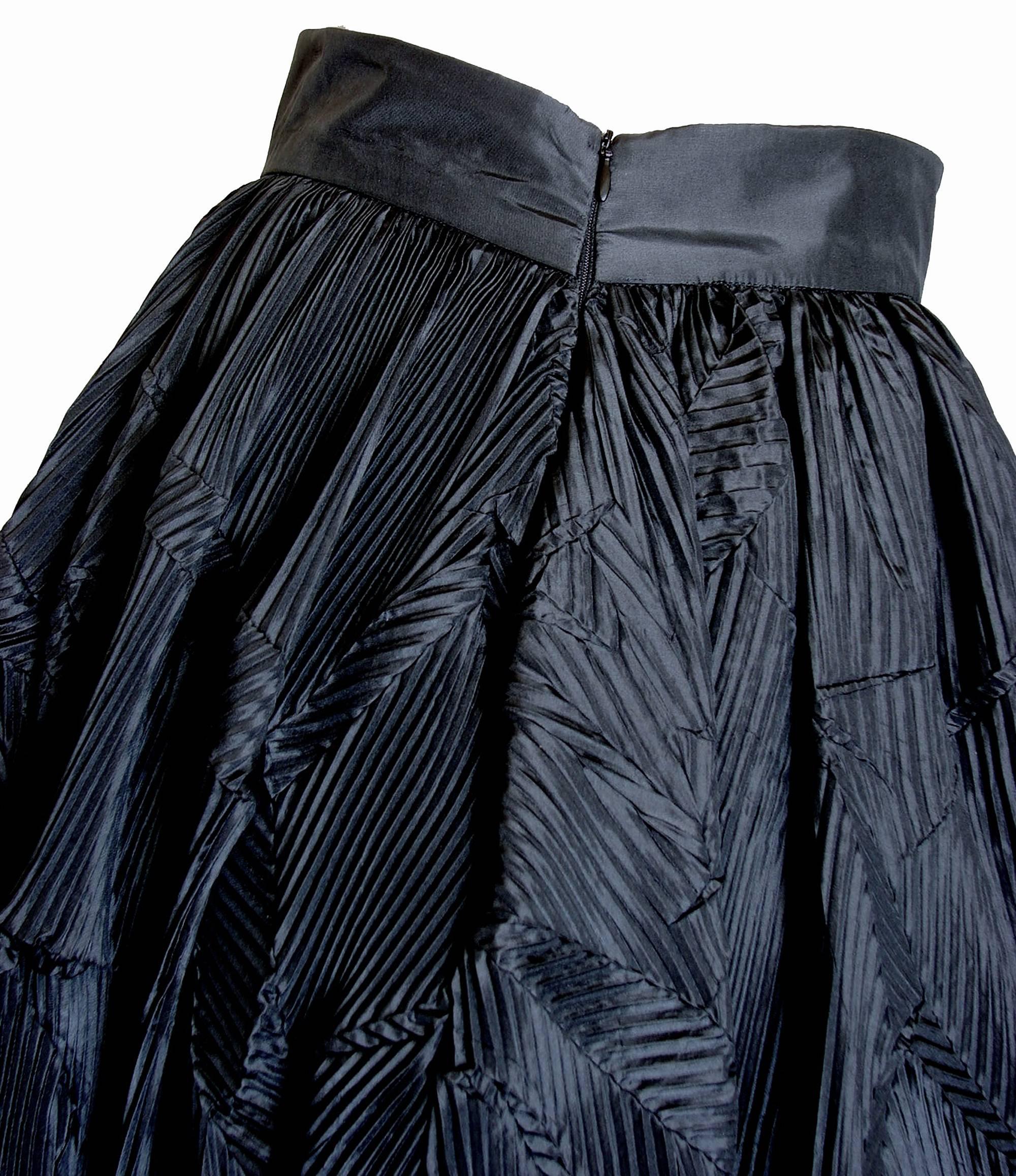 Women's Sully Bonnelly Black Pleated Avant Garde Formal Skirt Full Length Size 8