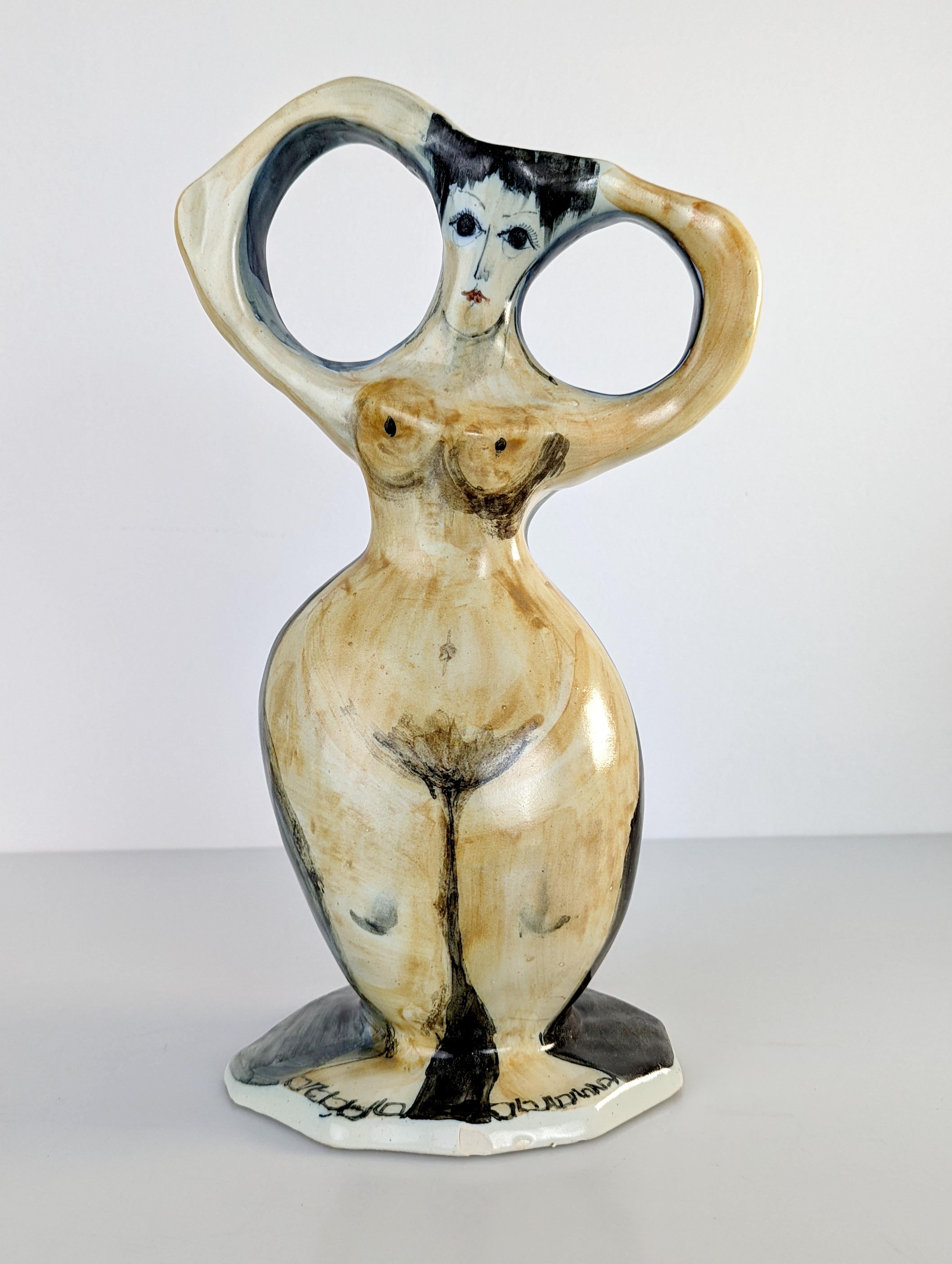 Extraordinary figurative piece of ceramics that represents a nude woman with really wonderful volumes and fantastic strokes reflecting the great skill and talent of the artist, hitherto unknown.