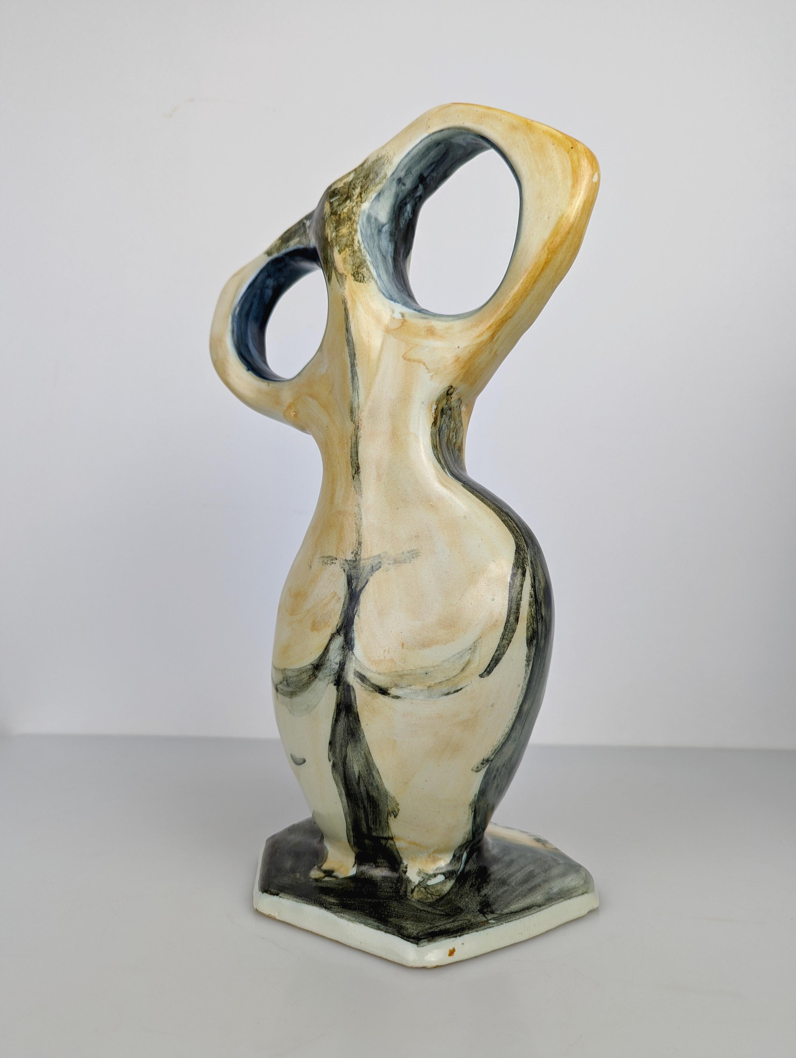 Sulpture-Vase in Form einer Frau (Europäisch) im Angebot