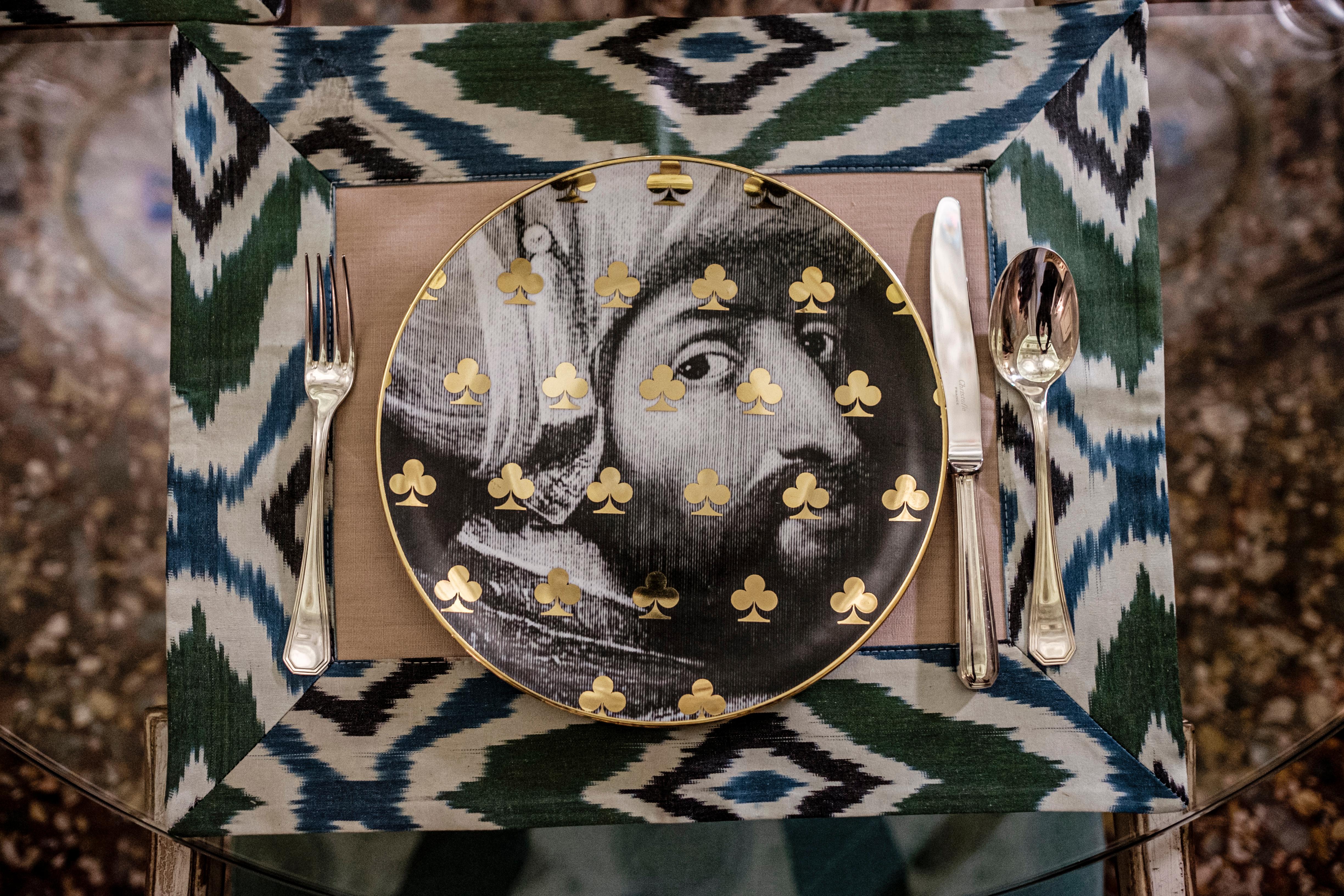 European Sultan Gold Porcelain Plate 04 For Sale