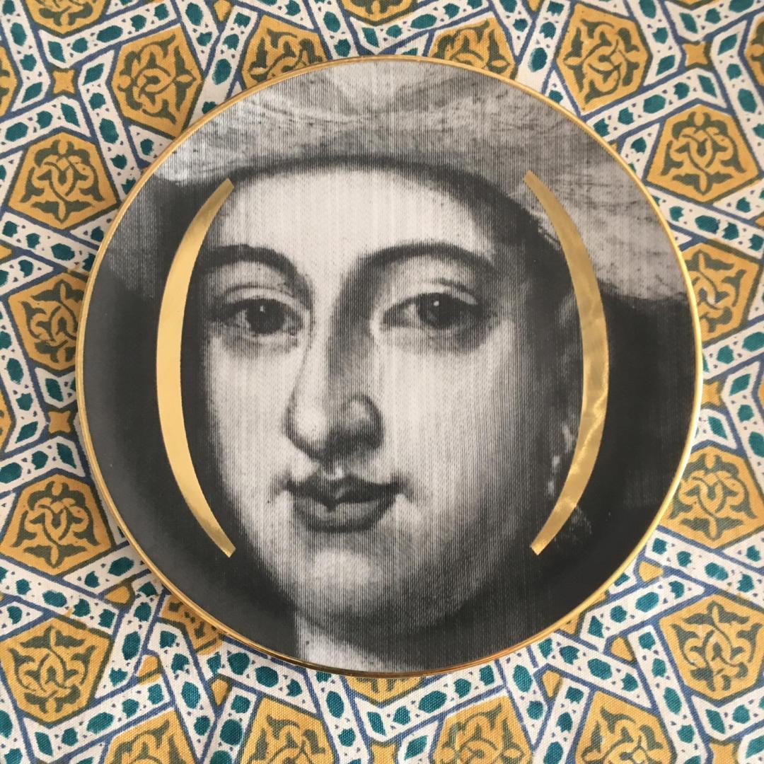 European Sultan Gold Porcelain Plate 06 For Sale