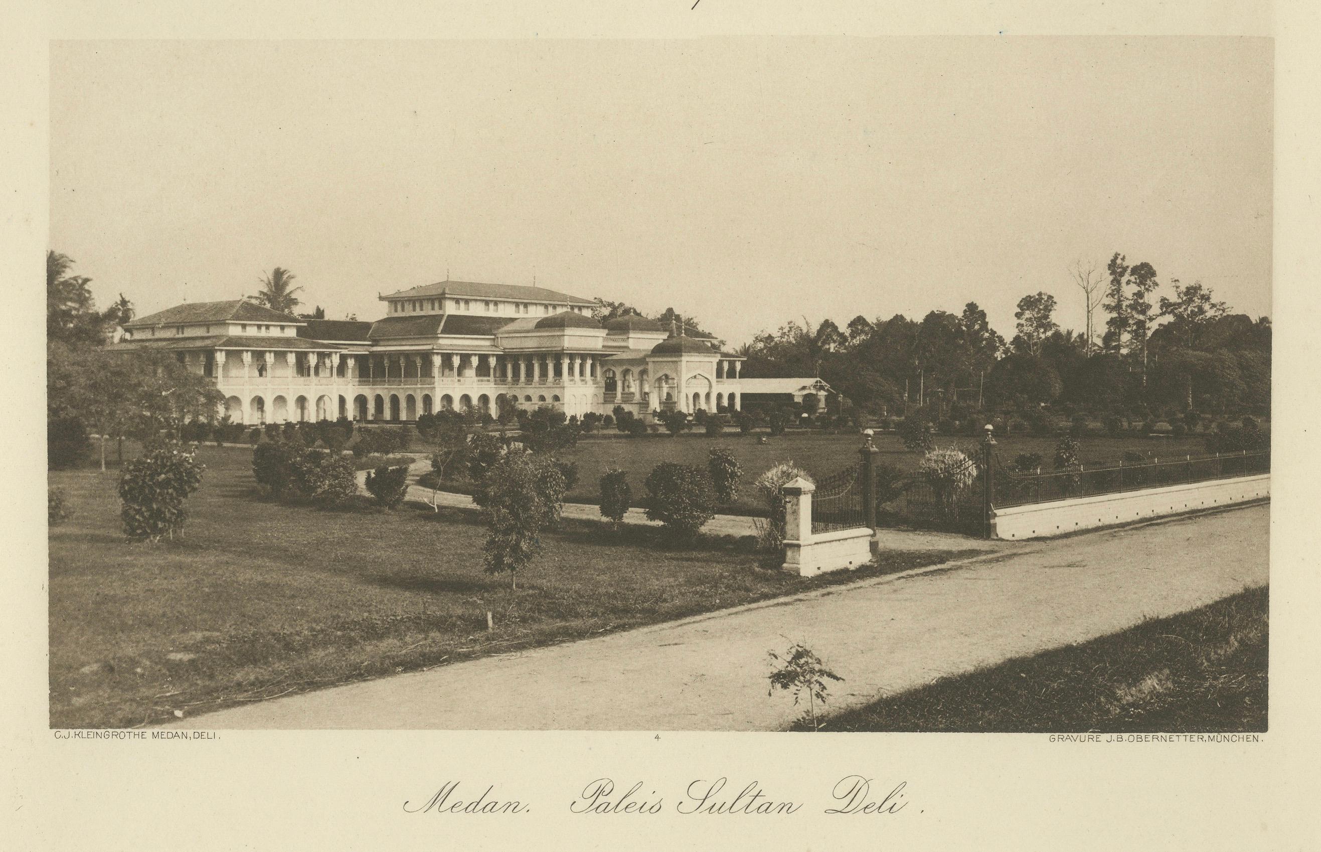 Olandese Palazzo e spianata del Sultano di Deli, Medan, Sumatra, Indie Orientali Olandesi, 1910 ca. in vendita