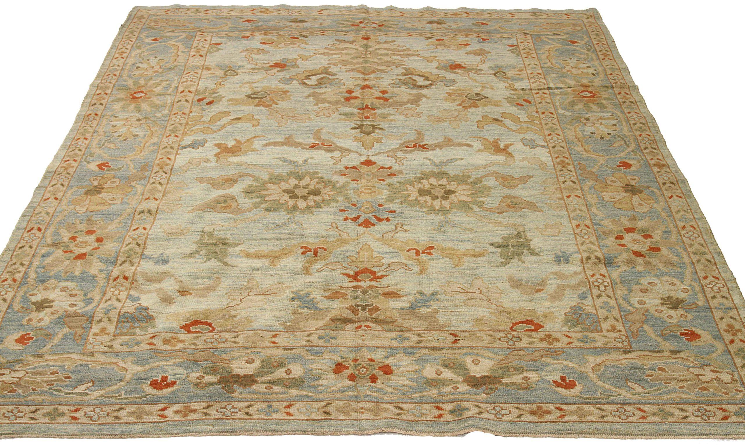 Entdecken Sie die Eleganz dieses einzigartigen Sultanabad mit Teppichen von CIRCA 1990. Dieses exklusive Design, das mit viel Liebe zum Detail entworfen wurde, ist perfekt, um Ihren Raum zu verschönern.