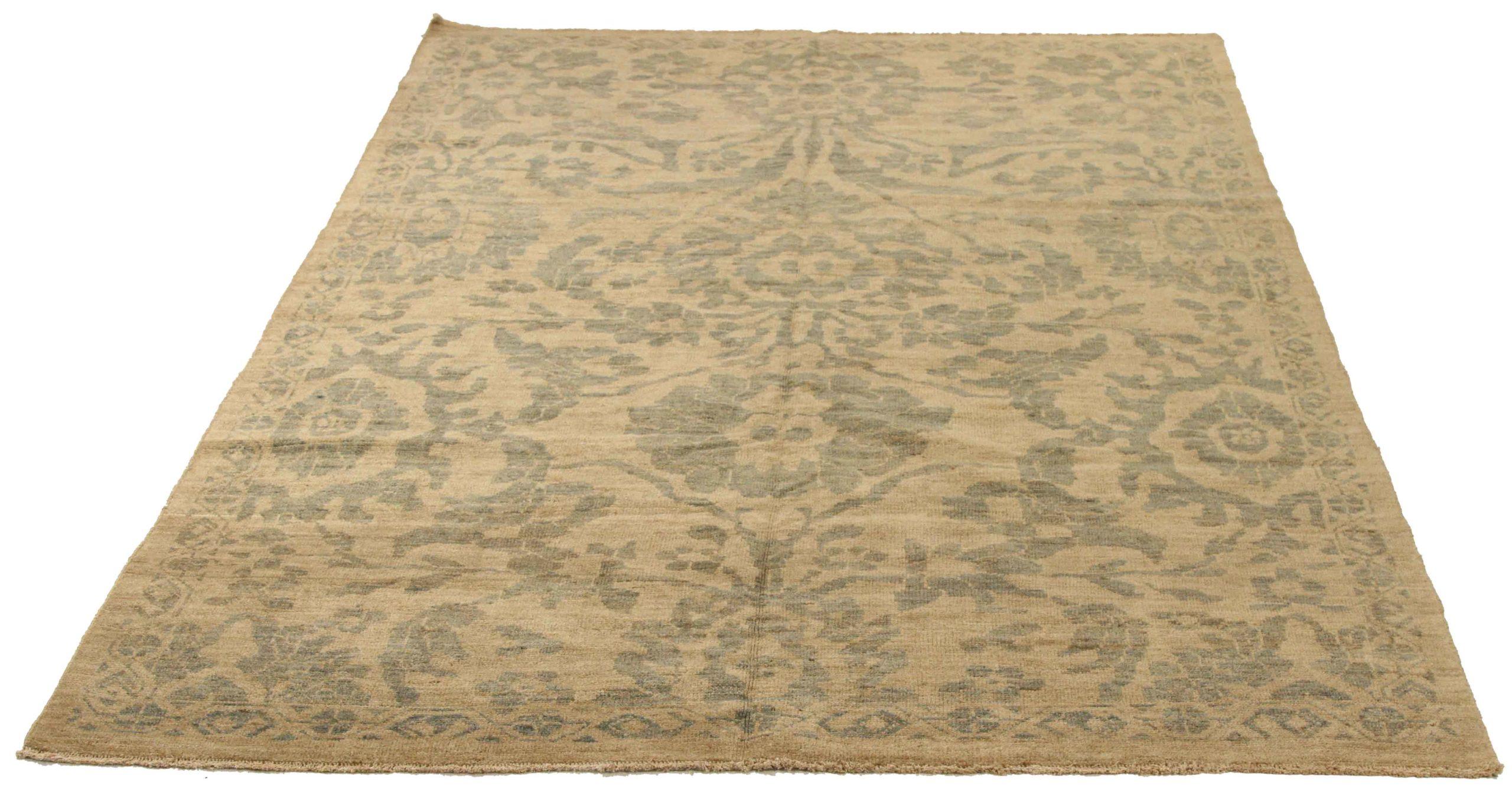 Scopri l'eleganza di questo Sultanabad Rugs unico nel suo genere, caratterizzato da tappeti d'area del 1990. Progettato con una meticolosa attenzione ai dettagli, questo design esclusivo è perfetto per valorizzare il tuo spazio.
