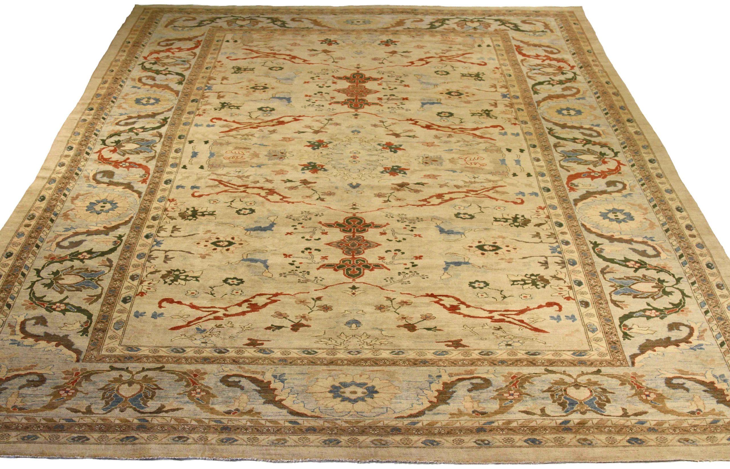 Entdecken Sie die Eleganz dieses einzigartigen Sultanabad mit Teppichen von CIRCA 1990. Dieses exklusive Design, das mit viel Liebe zum Detail entworfen wurde, ist perfekt, um Ihren Raum zu verschönern.