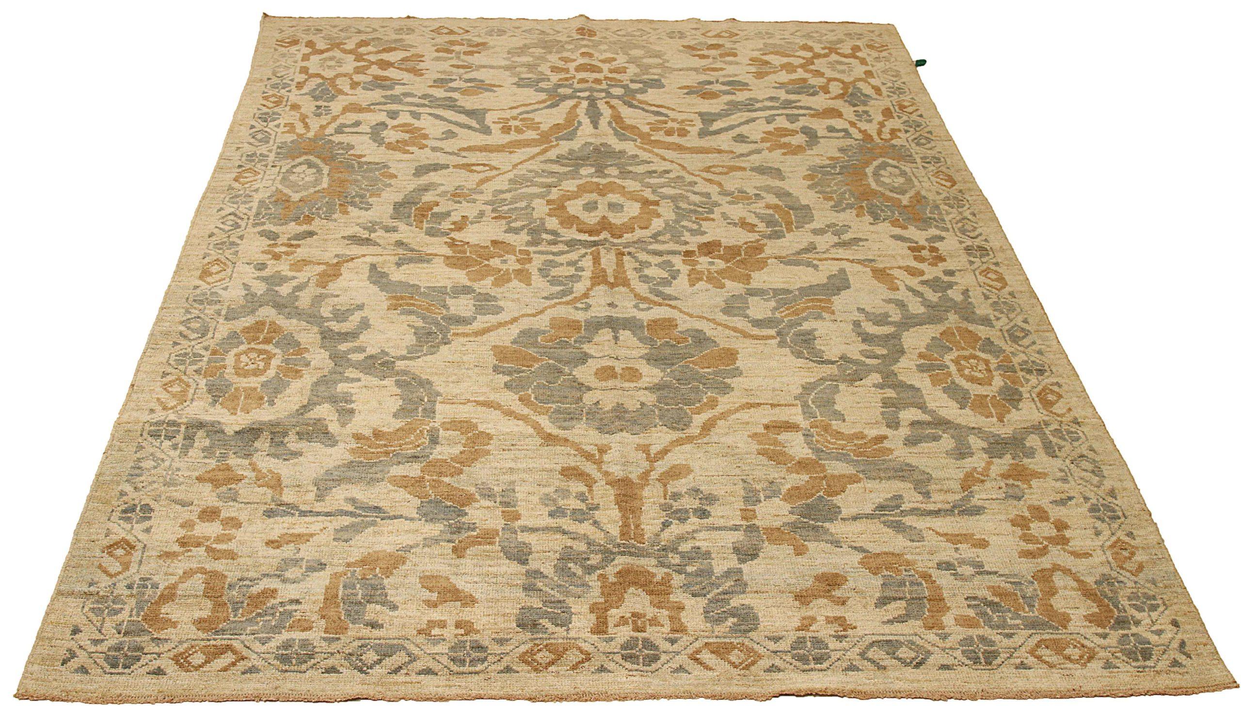 Entdecken Sie die Eleganz dieses einzigartigen Sultanabad mit Teppichen von CIRCA 1990. Dieses exklusive Design, das mit viel Liebe zum Detail entworfen wurde, ist perfekt, um Ihren Raum zu verschönern.