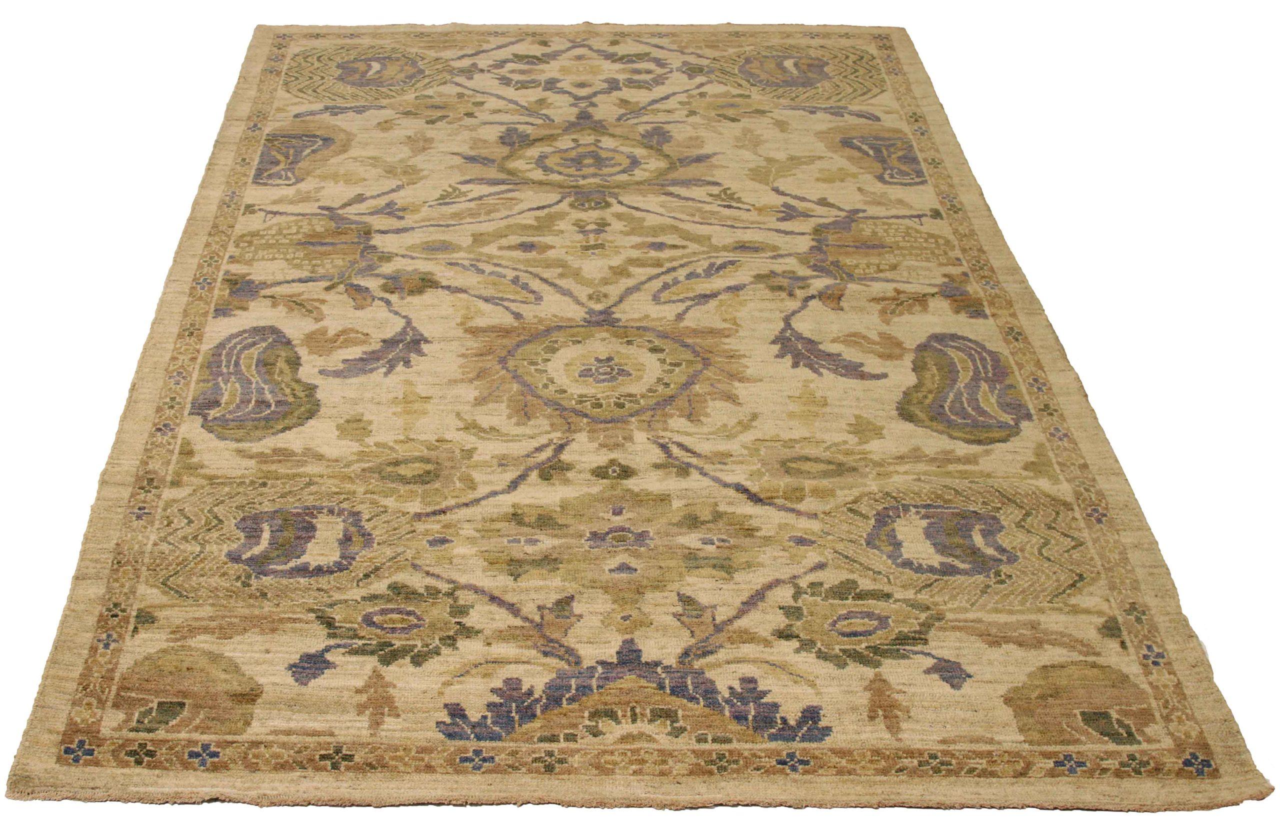 Entdecken Sie die Eleganz dieses einzigartigen Sultanabad mit Teppichen von CIRCA 1990. Dieses exklusive Design, das mit viel Liebe zum Detail entworfen wurde, ist perfekt, um Ihren Raum zu verschönern.