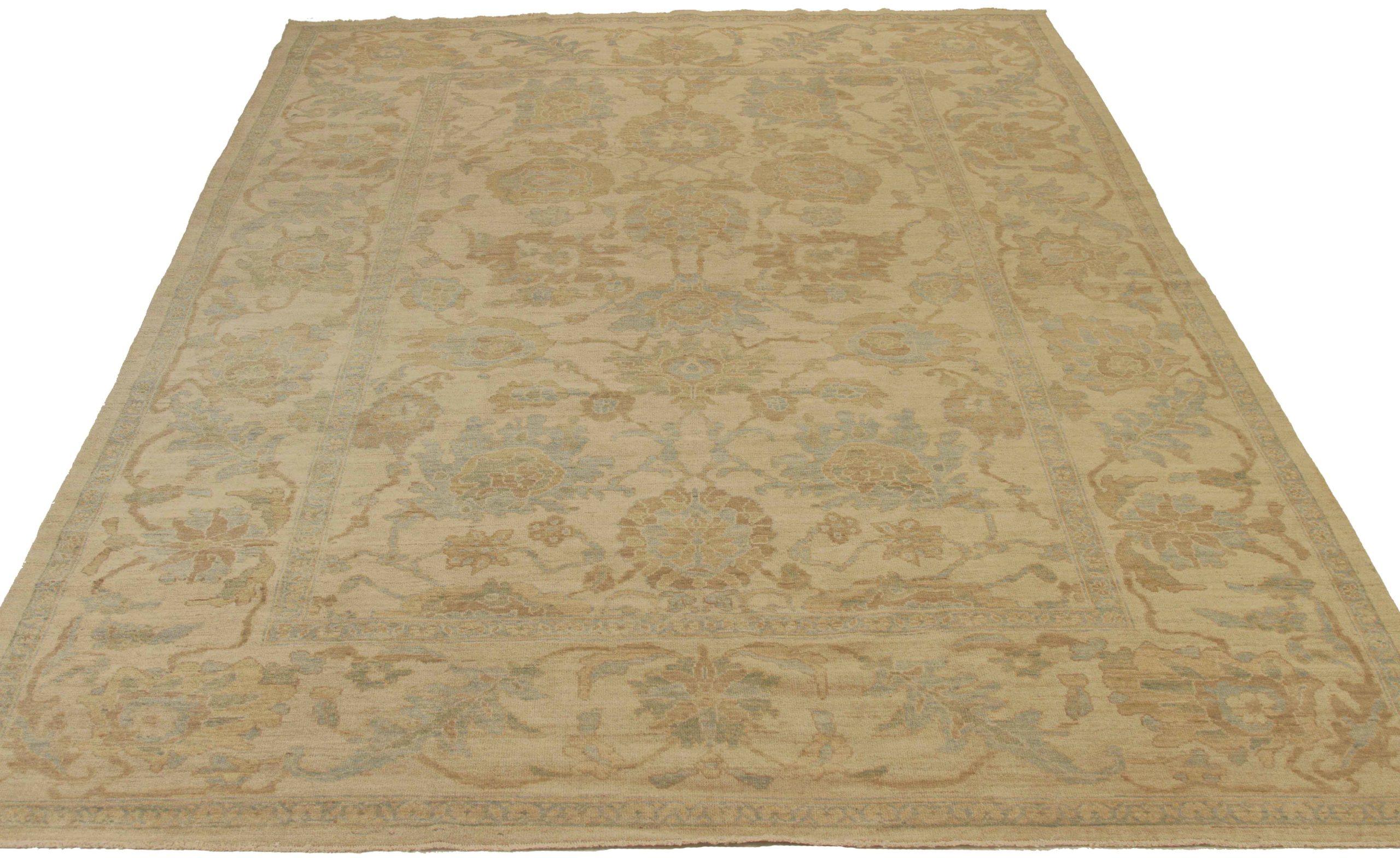 Entdecken Sie die Eleganz dieses einzigartigen Sultanabad-Teppichs mit Area Rugs. Dieses exklusive Design, das mit viel Liebe zum Detail entworfen wurde, ist perfekt, um Ihren Raum zu verschönern.
