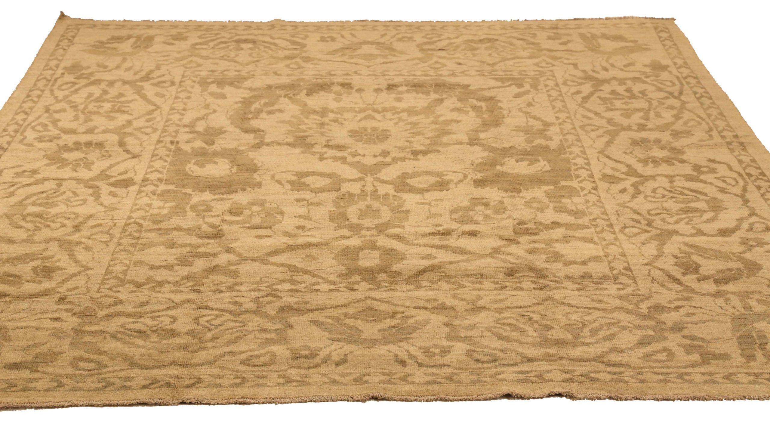 Scopri l'eleganza di questo Sultanabad unico nel suo genere, caratterizzato da una splendida lavorazione artigianale del 1990 circa. Progettato con una meticolosa attenzione ai dettagli, questo design esclusivo è perfetto per valorizzare il tuo
