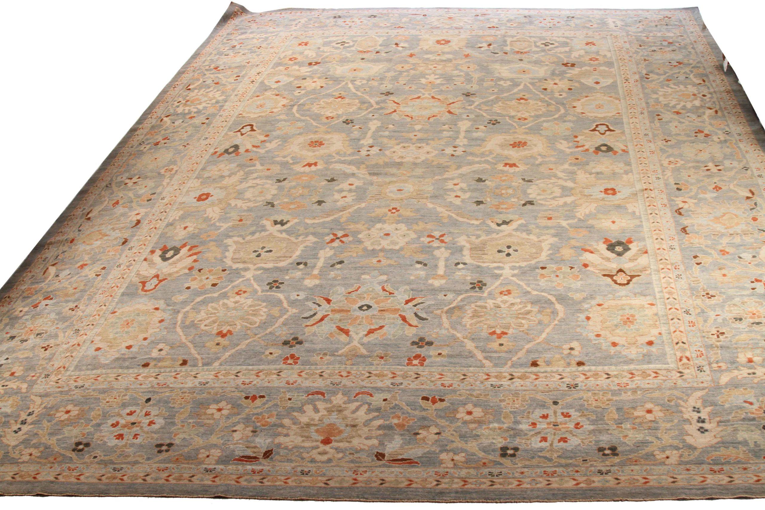 Scopri l'eleganza di questo Sultanabad unico nel suo genere, caratterizzato da una splendida lavorazione artigianale del 1990 circa. Progettato con una meticolosa attenzione ai dettagli, questo design esclusivo è perfetto per valorizzare il tuo