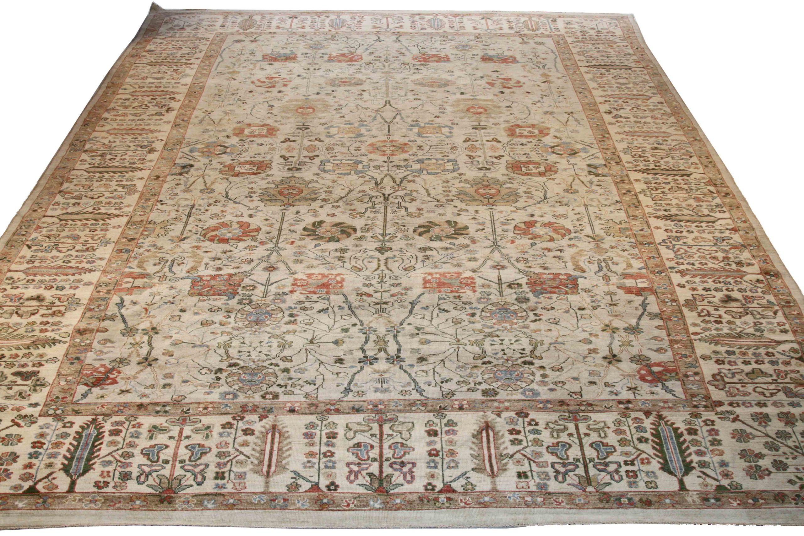 Scopri l'eleganza di questo Sultanabad unico nel suo genere, caratterizzato da una splendida lavorazione artigianale del 1990 circa. Progettato con una meticolosa attenzione ai dettagli, questo design esclusivo è perfetto per valorizzare il tuo