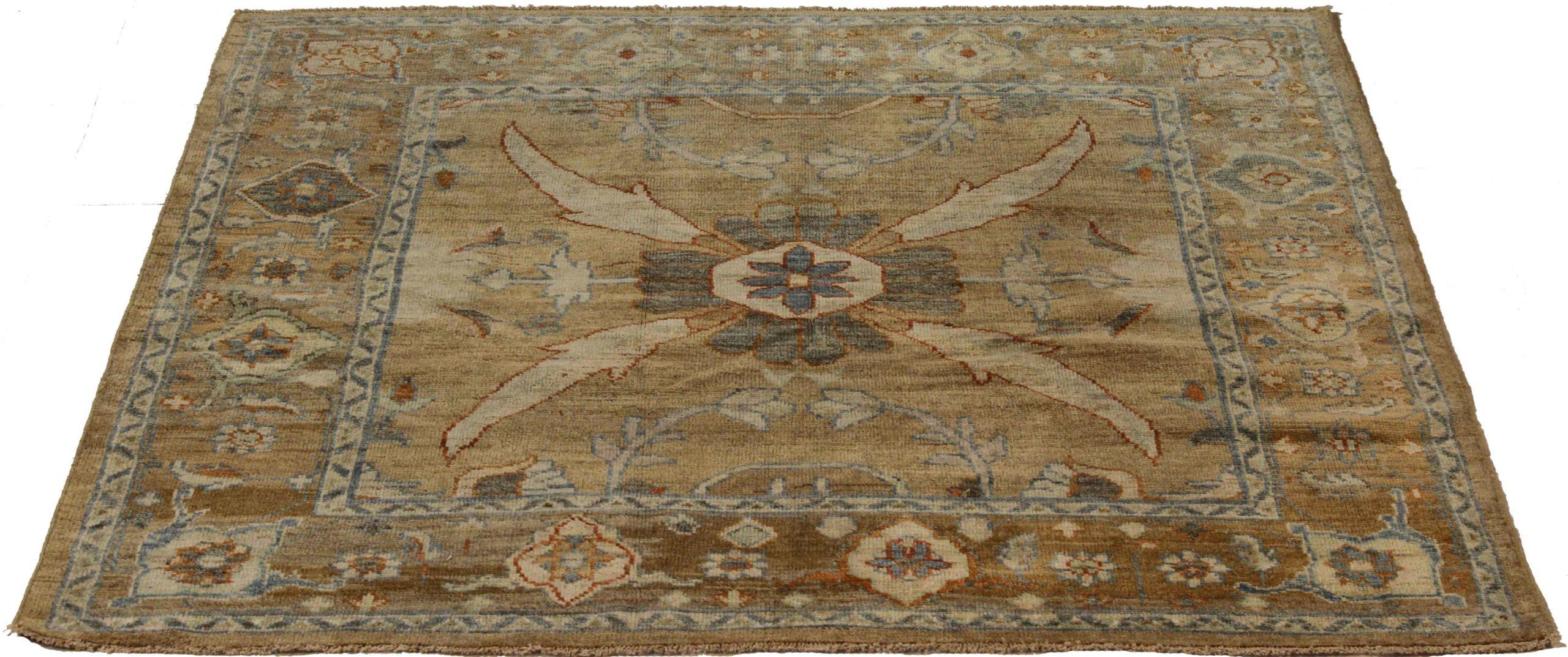 Entdecken Sie die Eleganz dieses einzigartigen Sultanabads mit seiner wunderschönen Handwerkskunst aus der Zeit um 1990. Dieses exklusive Design, das mit viel Liebe zum Detail entworfen wurde, ist perfekt, um Ihren Raum zu verschönern.