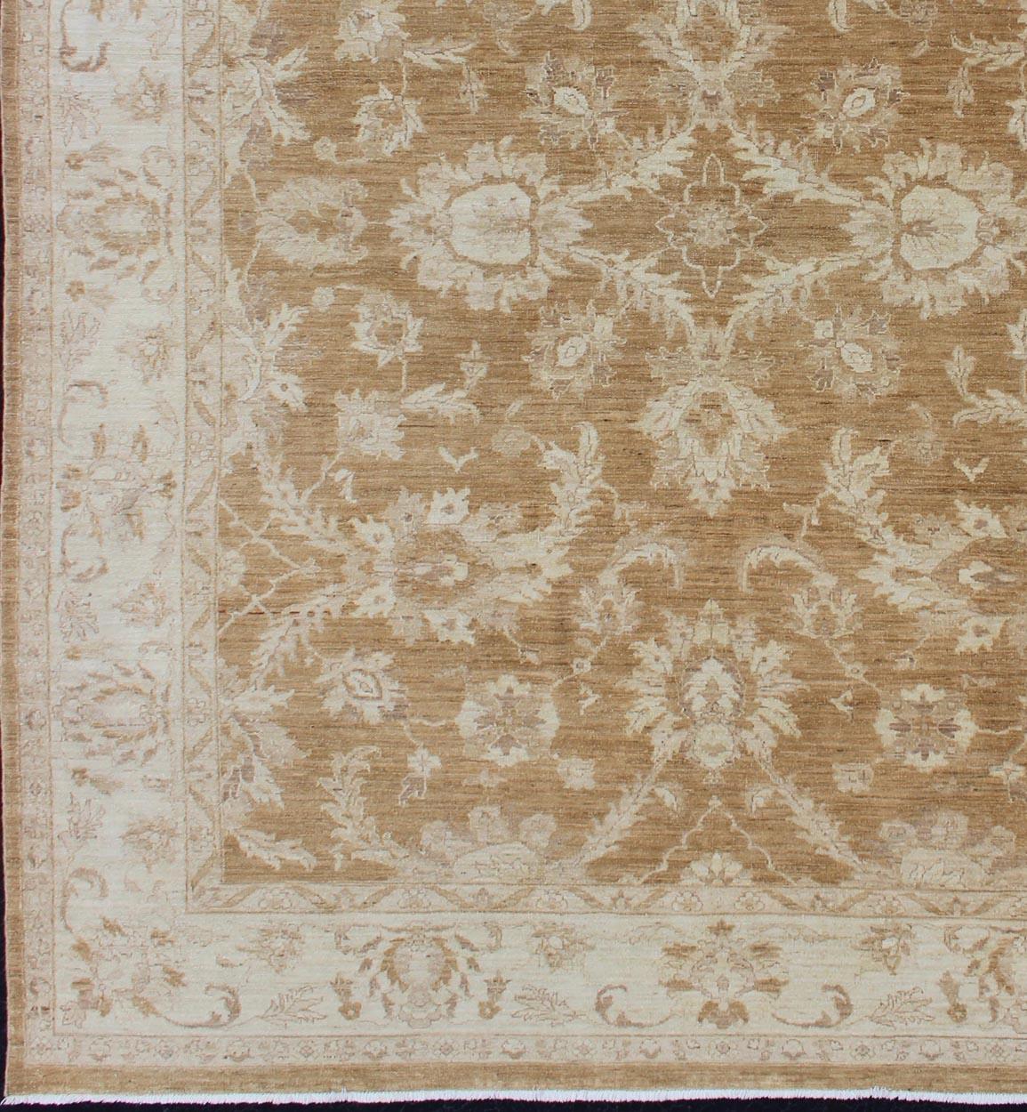 Sultanabad Design Afghan Made Floral Pattern in Earth Tones with Light Caramel In Good Condition For Sale In Atlanta, GA