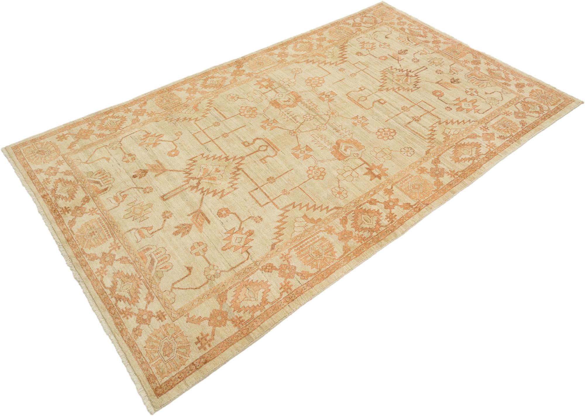 Handgeknüpfter Sultanabad-Teppich, gewebt im Iran mit traditioneller Handwerkskunst.

Dieses elegante Stück zeigt das klassische Sultanabad-Design mit großformatigen stilisierten Motiven und eckigen Ranken, die in einem Allover-Layout angeordnet