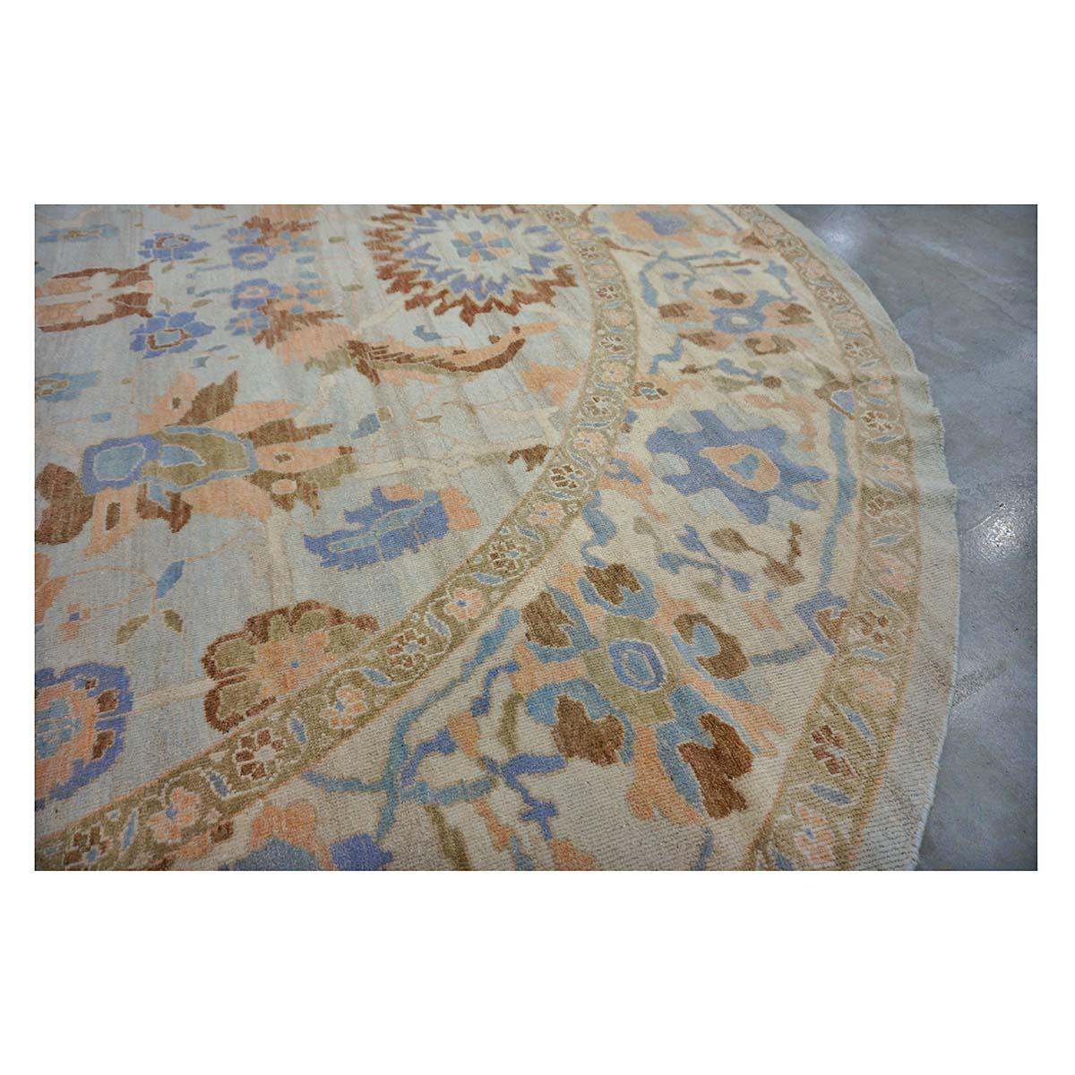 Handgefertigter Sultanabad Master 11x11 Teppich in Hellblau & Hellorange im Angebot 4
