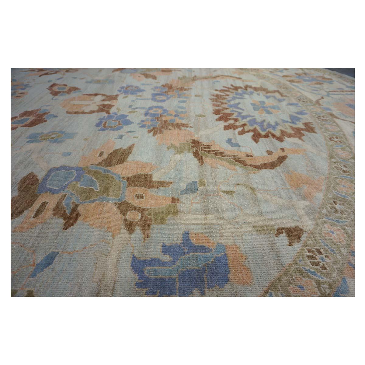Handgefertigter Sultanabad Master 11x11 Teppich in Hellblau & Hellorange im Angebot 5