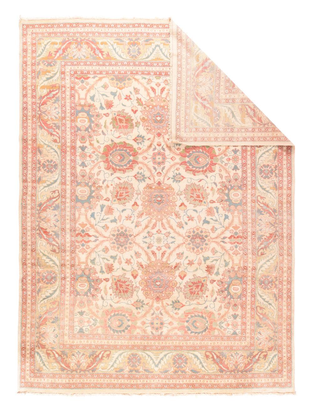 Sultanabad Teppich 9'0'' x 12'2''. Im Sultanabad-Stil mit großen, kühnen, faulen und aufrechten Palmetten und mit einer fast pastellfarbenen Palette aus Creme, Rost, Teal, Hellgrün, Hellblau und Stroh; alles verbunden durch leicht konvexe