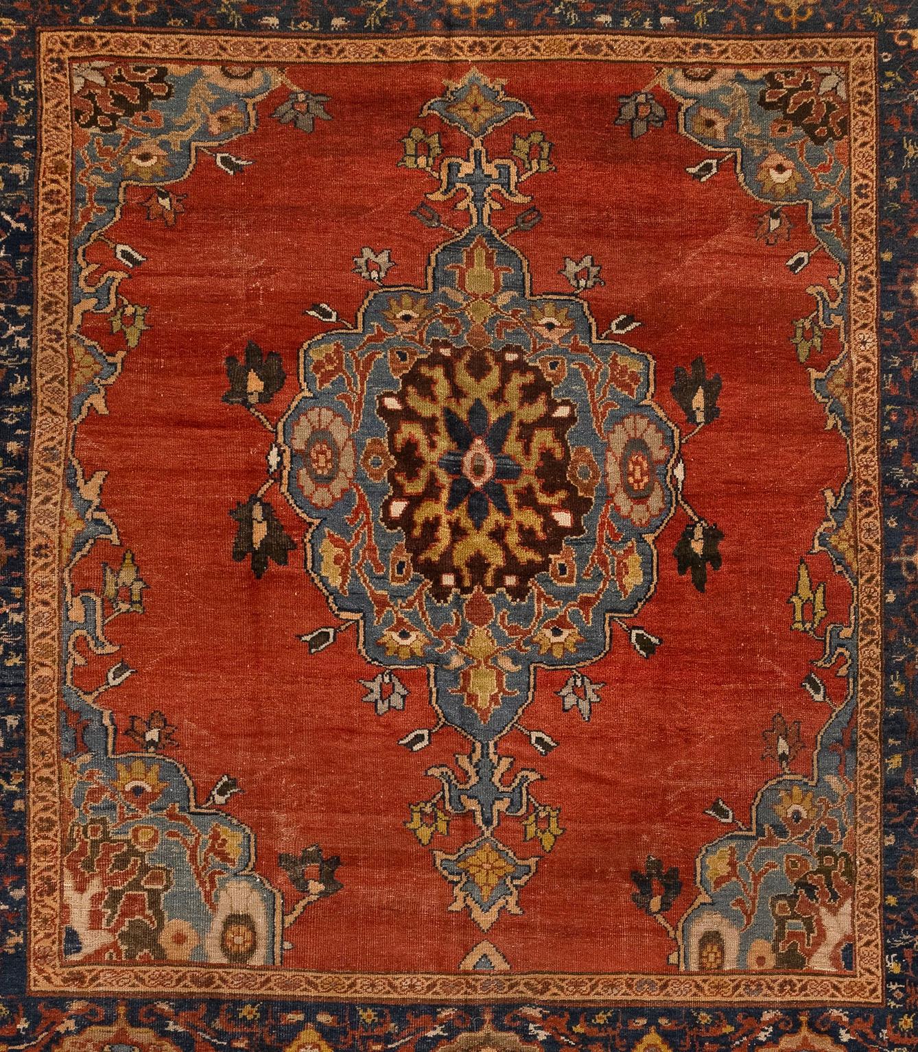 This unique rug is a Sultanabad originating from the city Sultanabad which is now Arak. These rugs played a significant role in the development of traditions and decorative arts in this region.

This Sultanabad can be distinguished by very unique