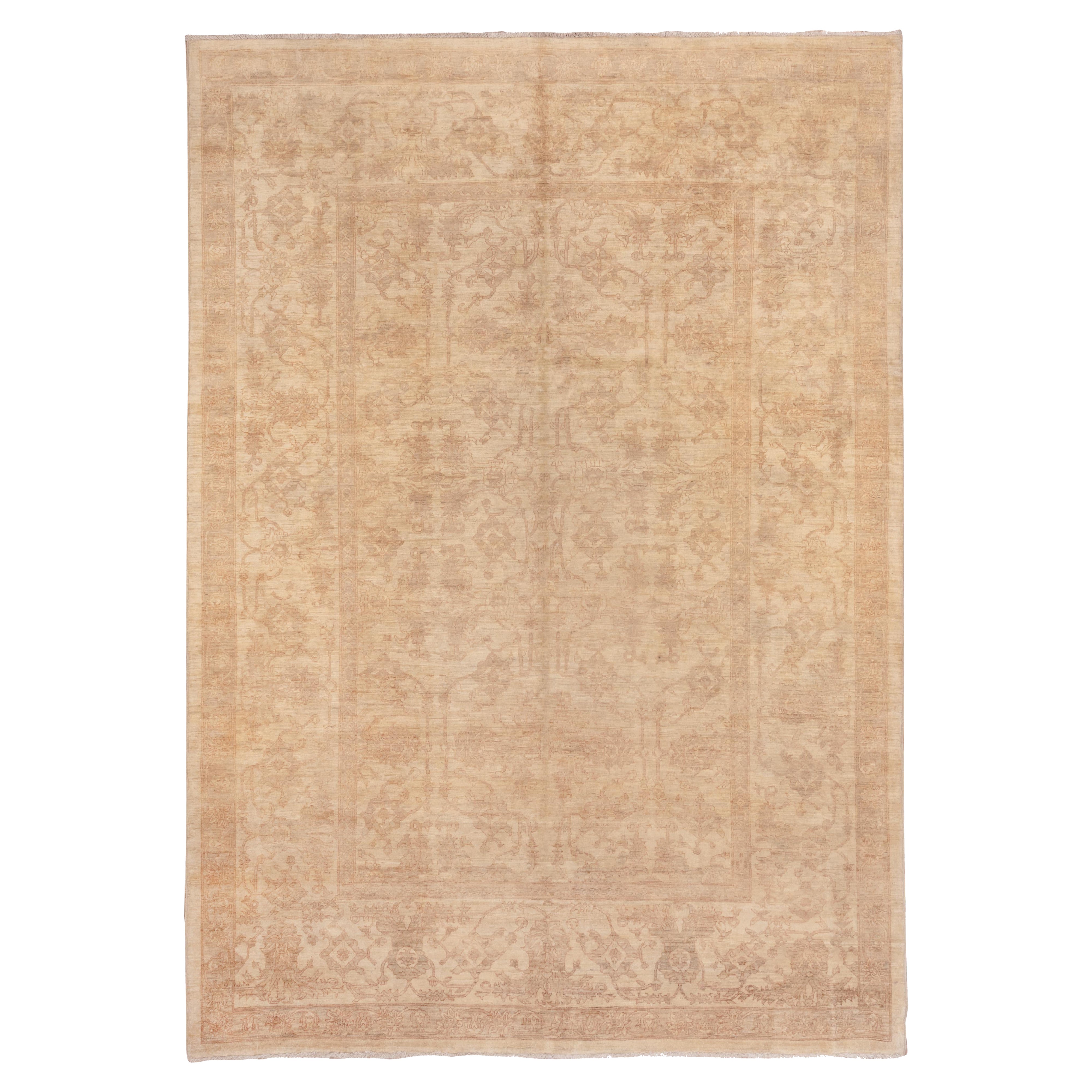 Sultanabad Rugs Campo di sabbia sbiadito con motivi botanici tonali in vendita
