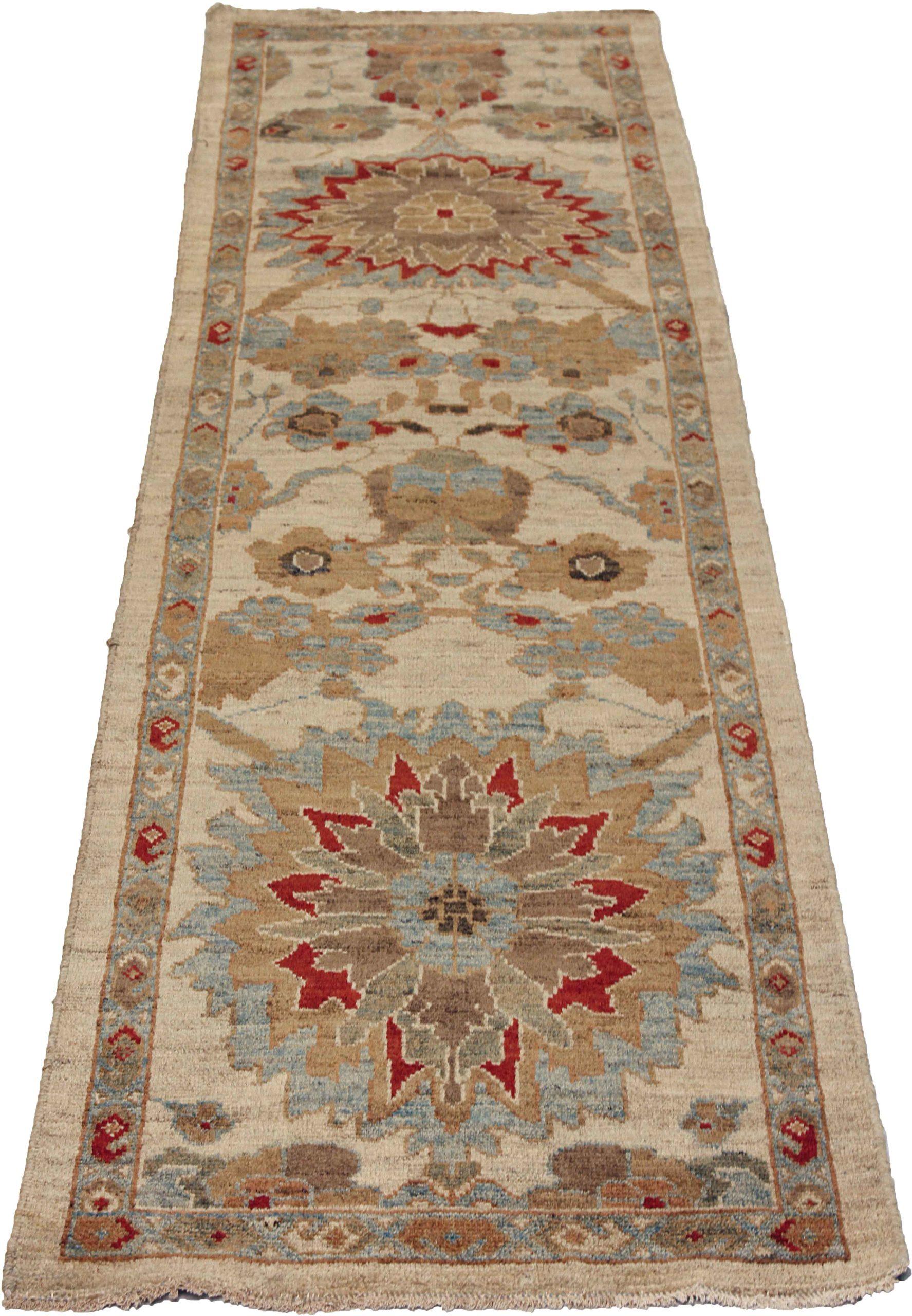 Entdecken Sie die Eleganz dieses einzigartigen Sultanabad-Teppichs mit Läufern von CIRCA 1990. Dieses exklusive Design, das mit viel Liebe zum Detail entworfen wurde, ist perfekt, um Ihren Raum zu verschönern.