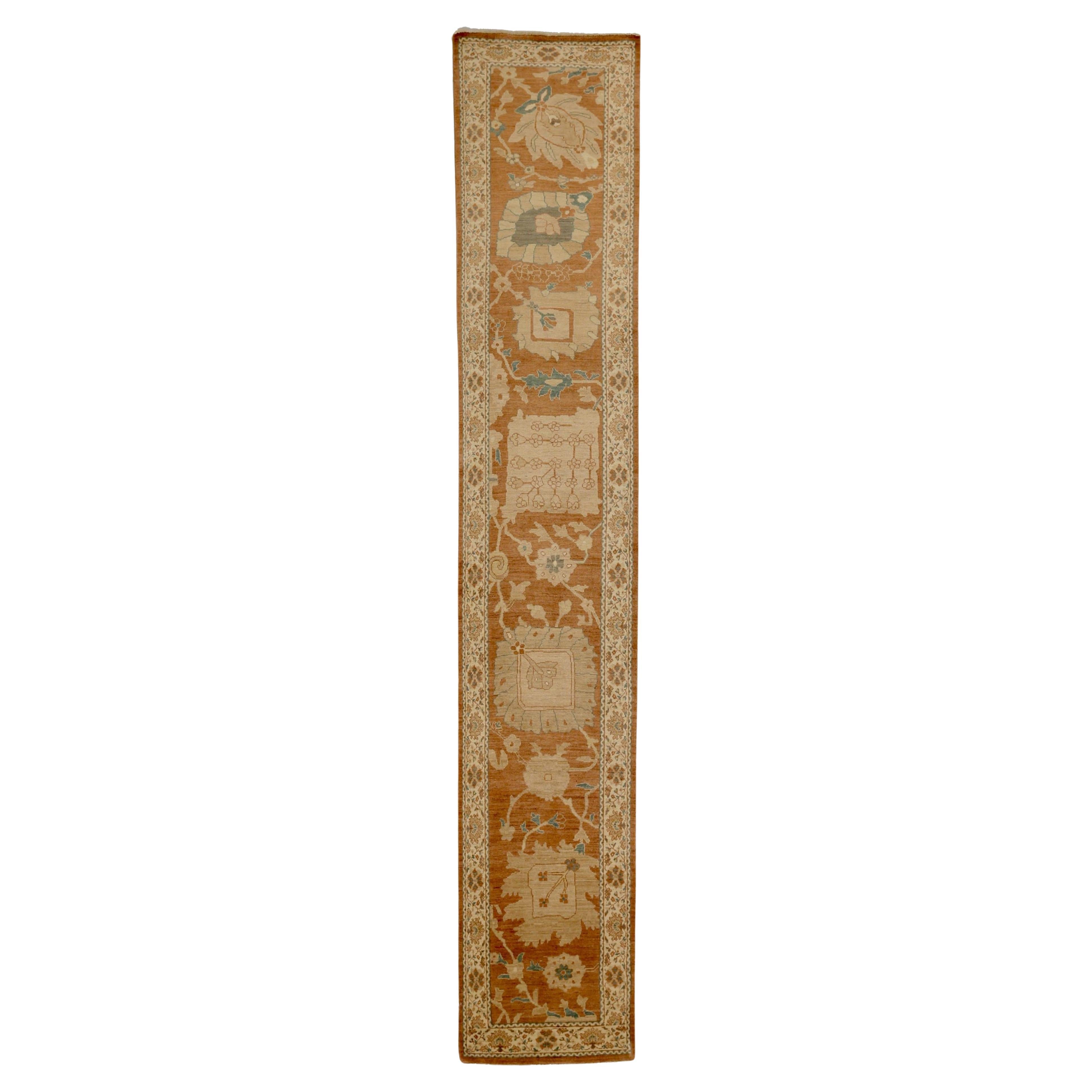 Sultanabad Runner Rug Circa 1990 - 61006 im Angebot