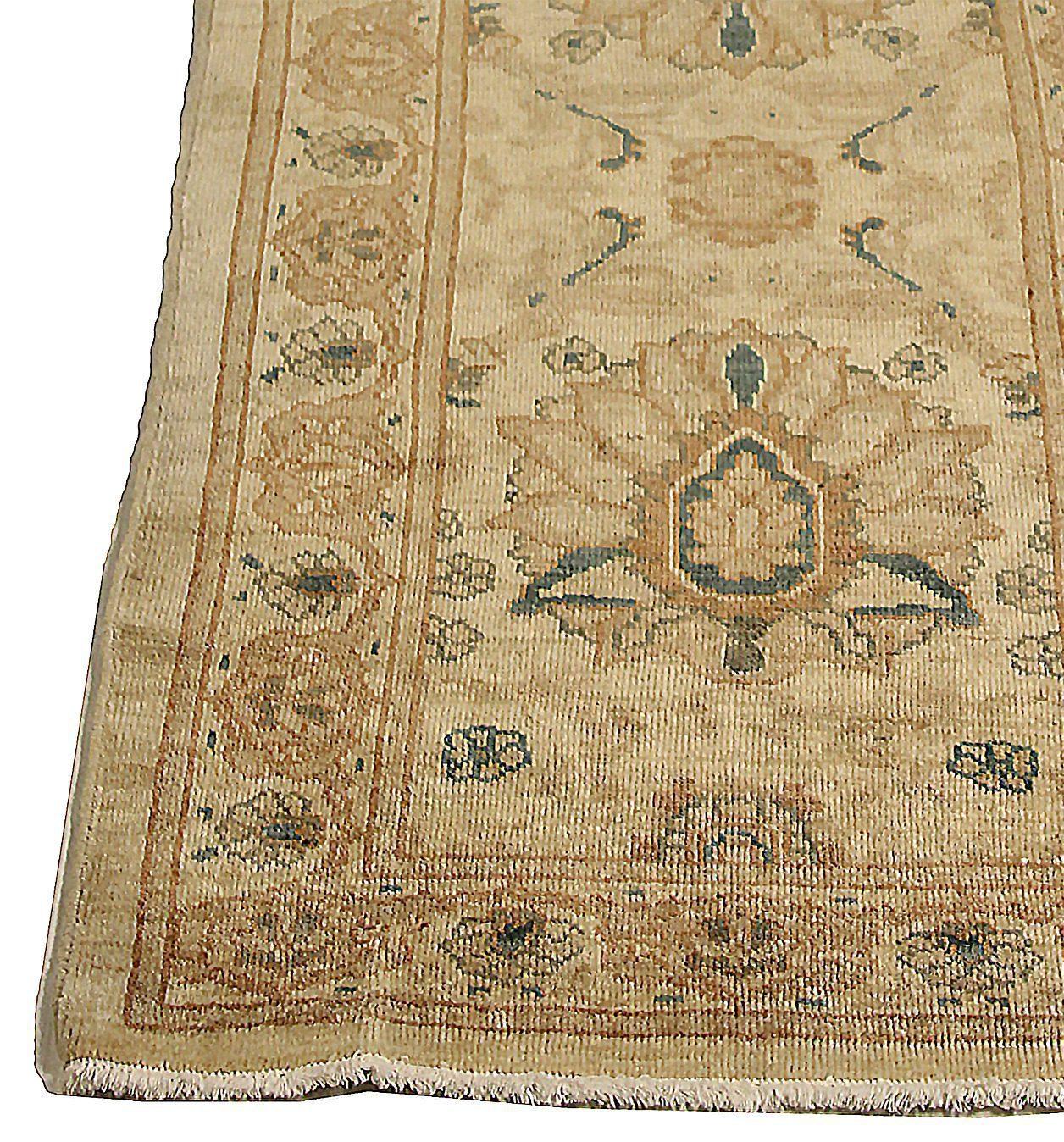 Sultanabad Runner Rug Circa 1990 - 65054 im Zustand „Hervorragend“ im Angebot in Dallas, TX