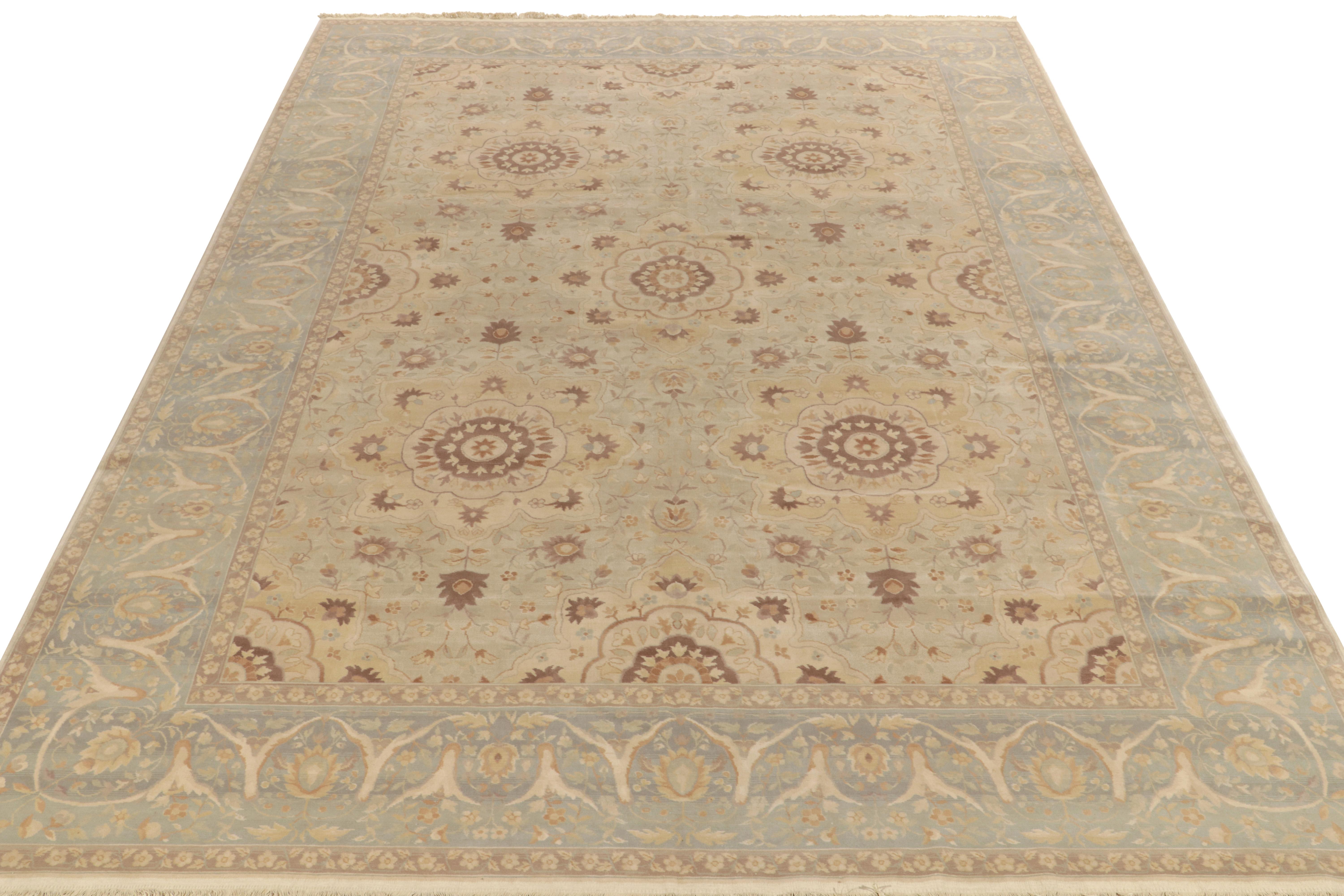 Belonging to Rug & Kilim’s Modern Classics collection, an intricate Sultanabad style rug taking after neoclassical Persian sensibilities. The subtle floral medallion pattern plays beautifully with uniquely soft tones of beige & brown cocooned in