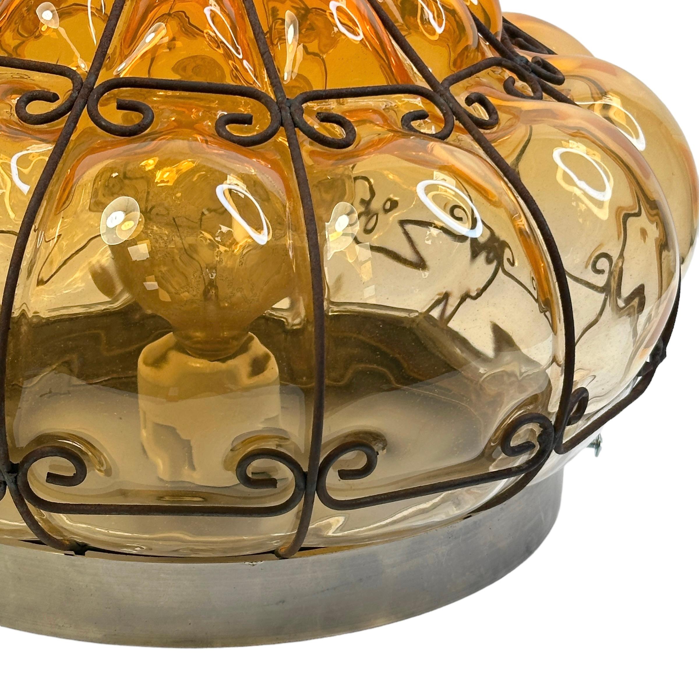 Plafonnier ou applique Sultano en verre vénitien avec cage en fer et dôme en oignon, Italie, années 1950 Bon état - En vente à Nuernberg, DE