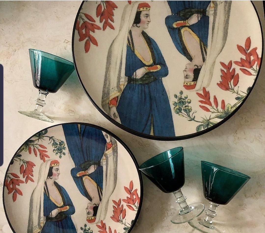 The Sultan's Journey is an inspiring collection created by Patch NYC for Les-Ottomans that recreates, through characters, the magic world of the Sultans and Ottoman Empire.
This Valide porcelain plate is an homage to the women of the Empire and the