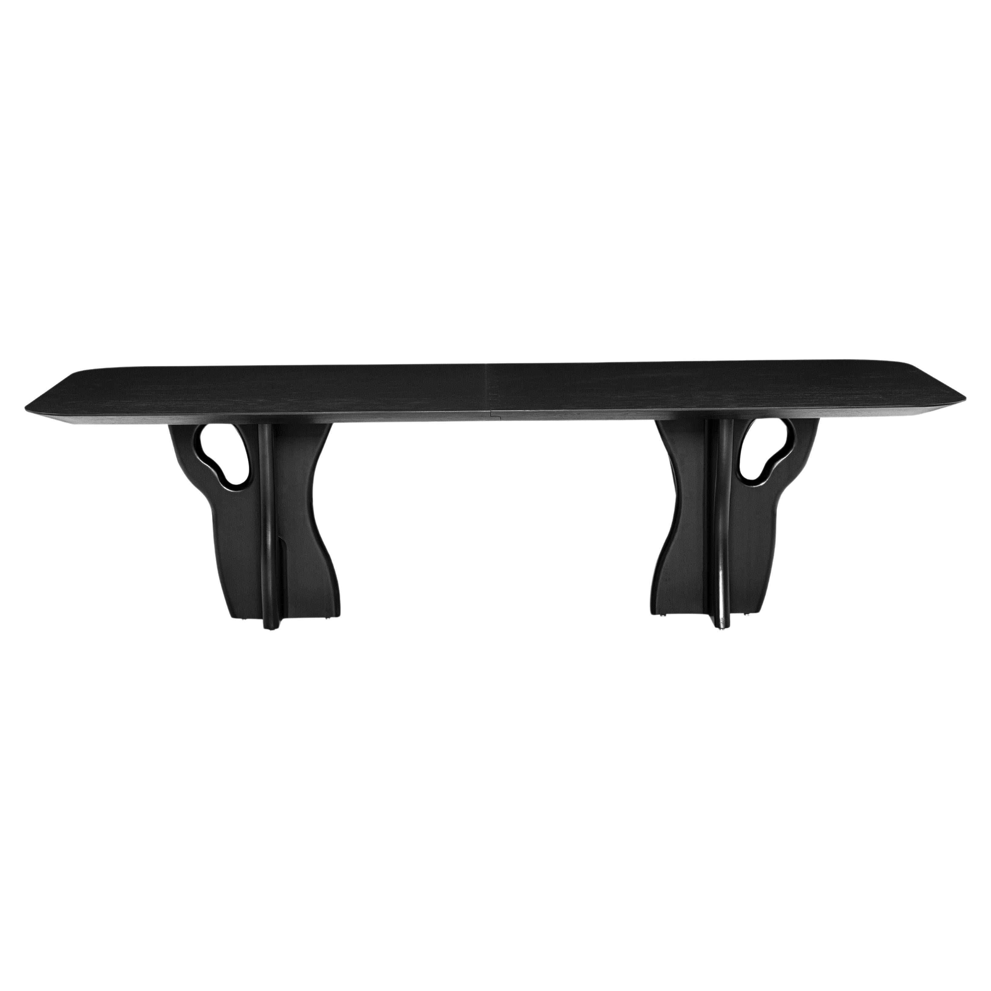Suma-Esstisch mit Platte aus schwarzer Eiche und Beinen aus organischem Massivholz 110''