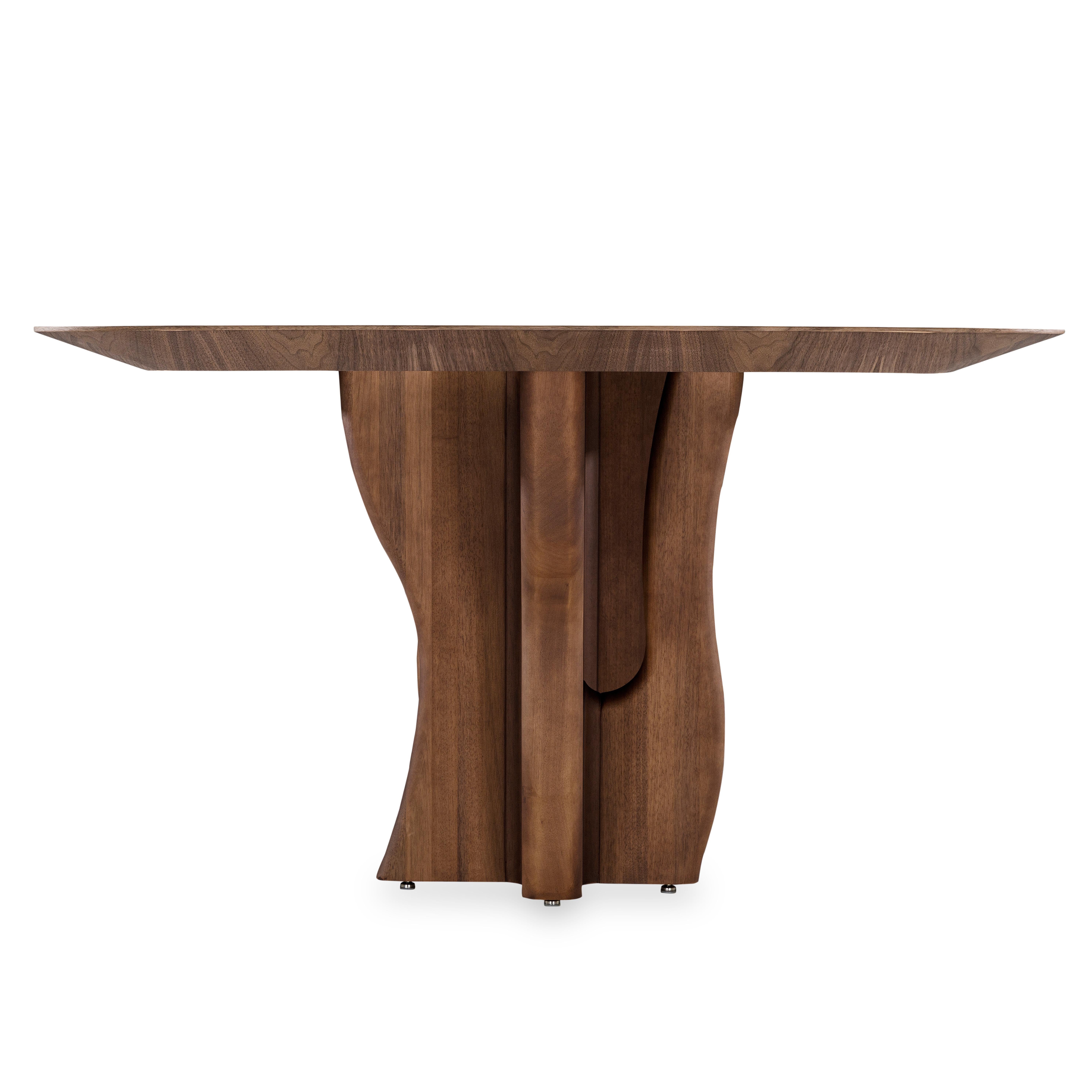 XXIe siècle et contemporain Table de salle à manger Suma avec plateau en placage de noyer et pieds en bois massif organique 86'' en vente