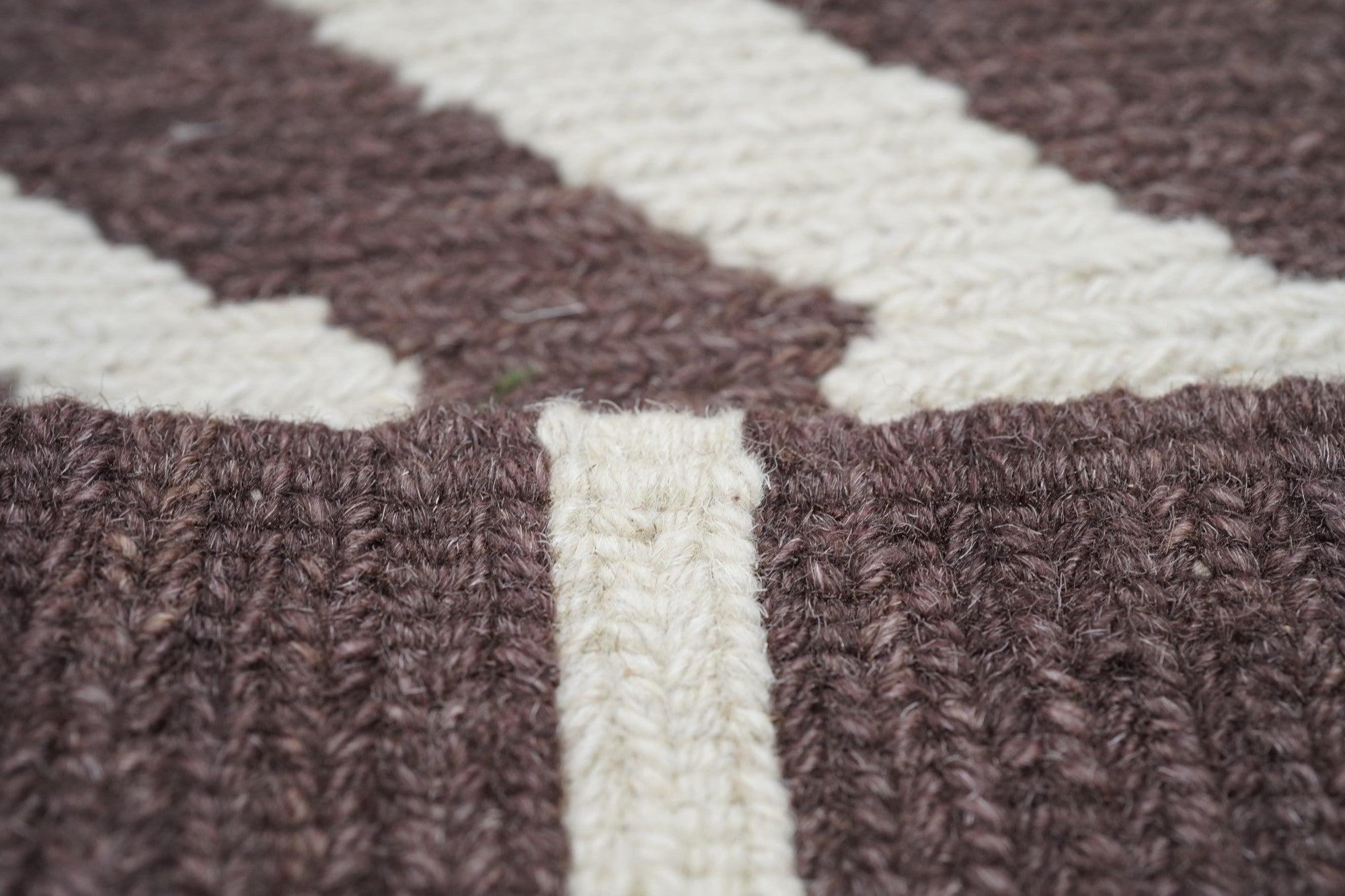 Sumak Rug 3'1'' x 4'11'' For Sale 3