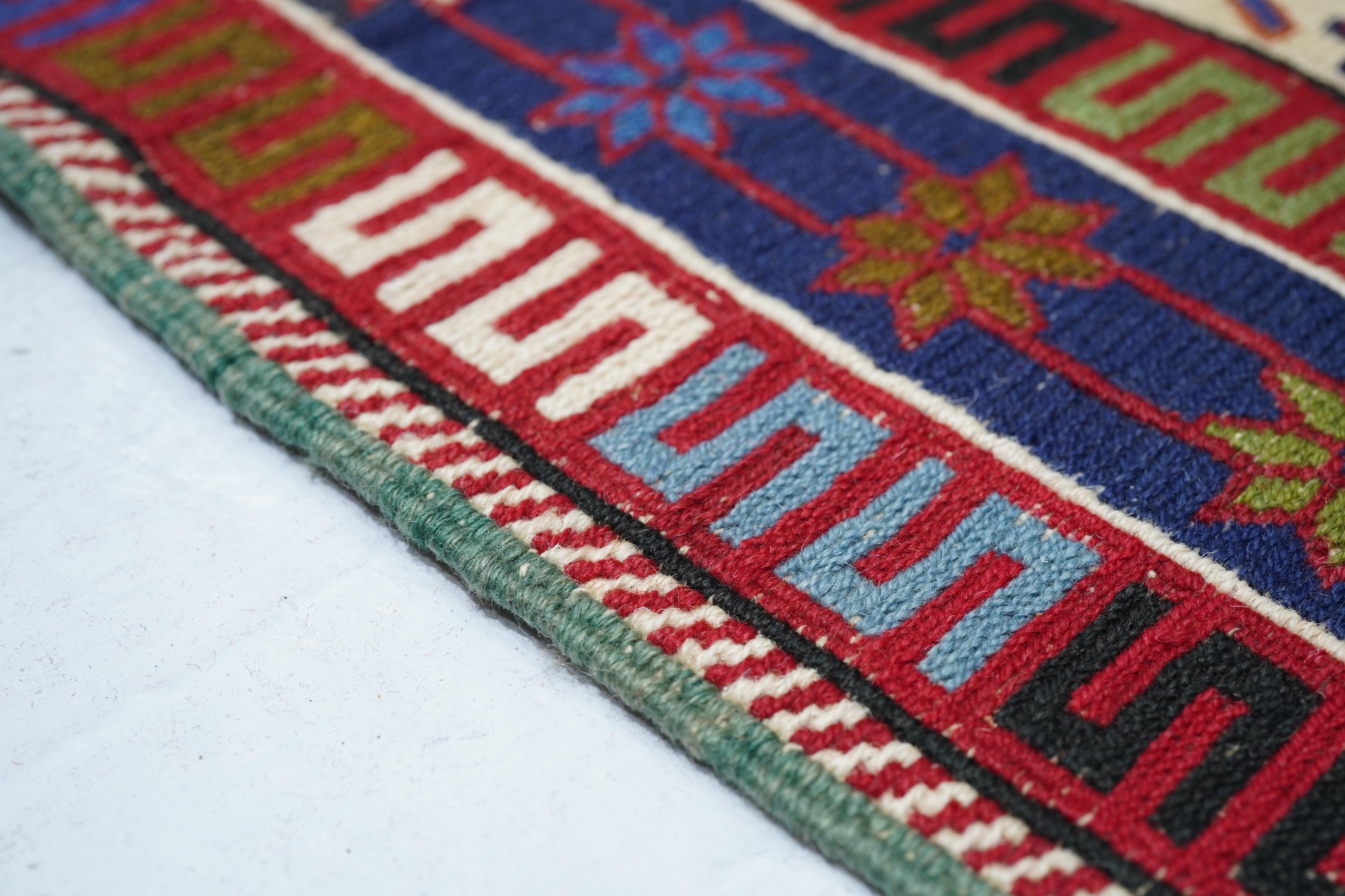 Alfombra Sumak 3'10'' x 6'7'' en Nuevo estado para la venta en New York, NY