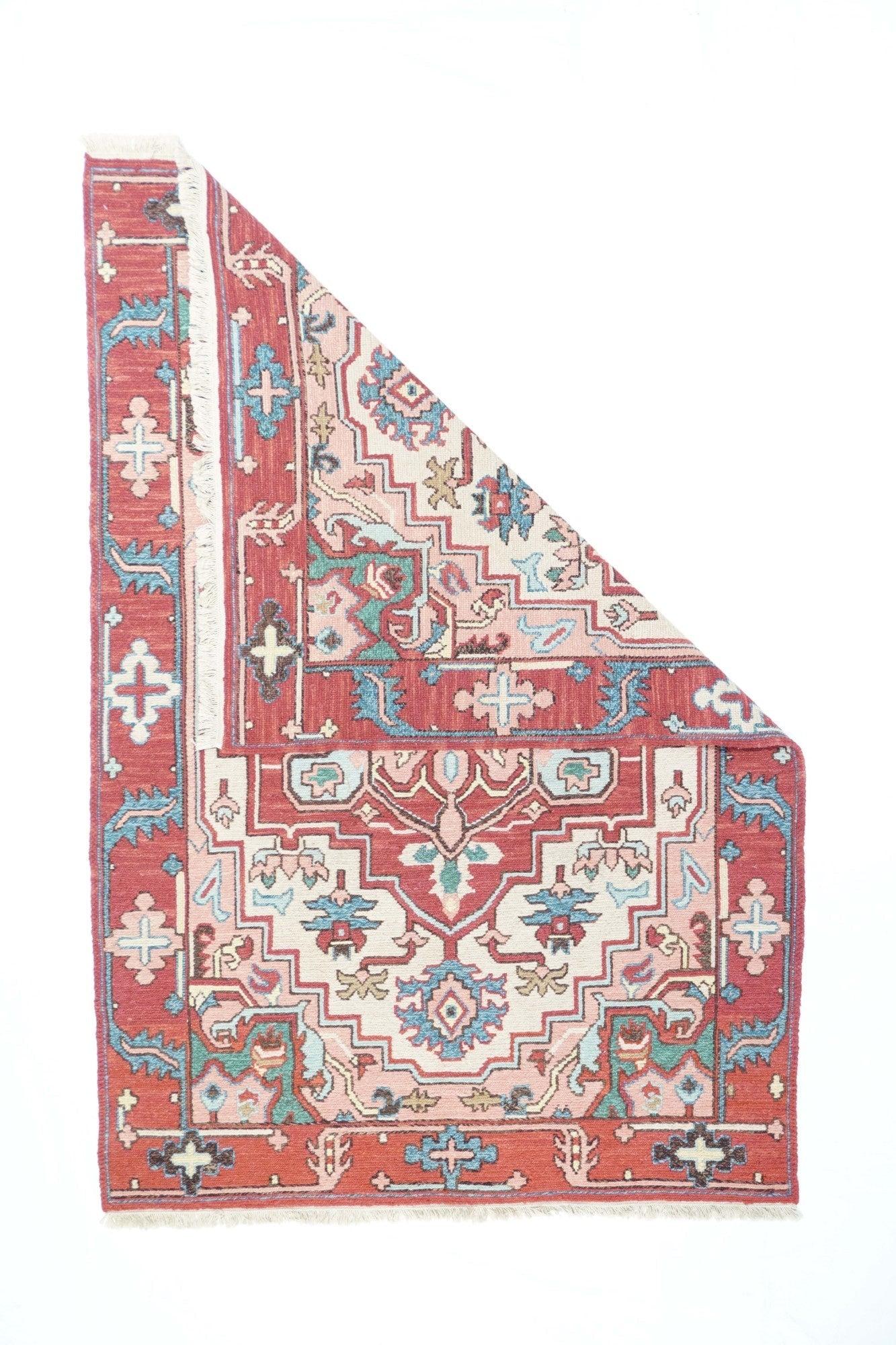 Tappeto Sumak 4'1'' x 6'1''. Una tecnica, piuttosto che un tipo specifico, in cui gli orditi sono avvolti da trame colorate per creare un disegno. Caucasico, turco, persiano e altri tipi. Produce un tappeto piatto, senza pelo, che può essere girato