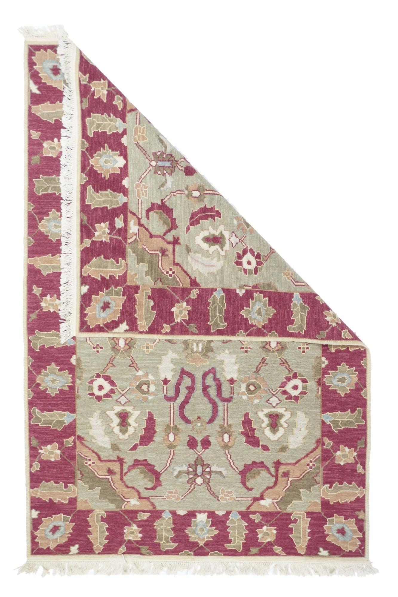 Tappeto Sumak 4'1'' x 6'1''. Una tecnica, piuttosto che un tipo specifico, in cui gli orditi sono avvolti da trame colorate per creare un disegno. Caucasico, turco, persiano e altri tipi. Produce un tappeto piatto, senza pelo, che può essere girato