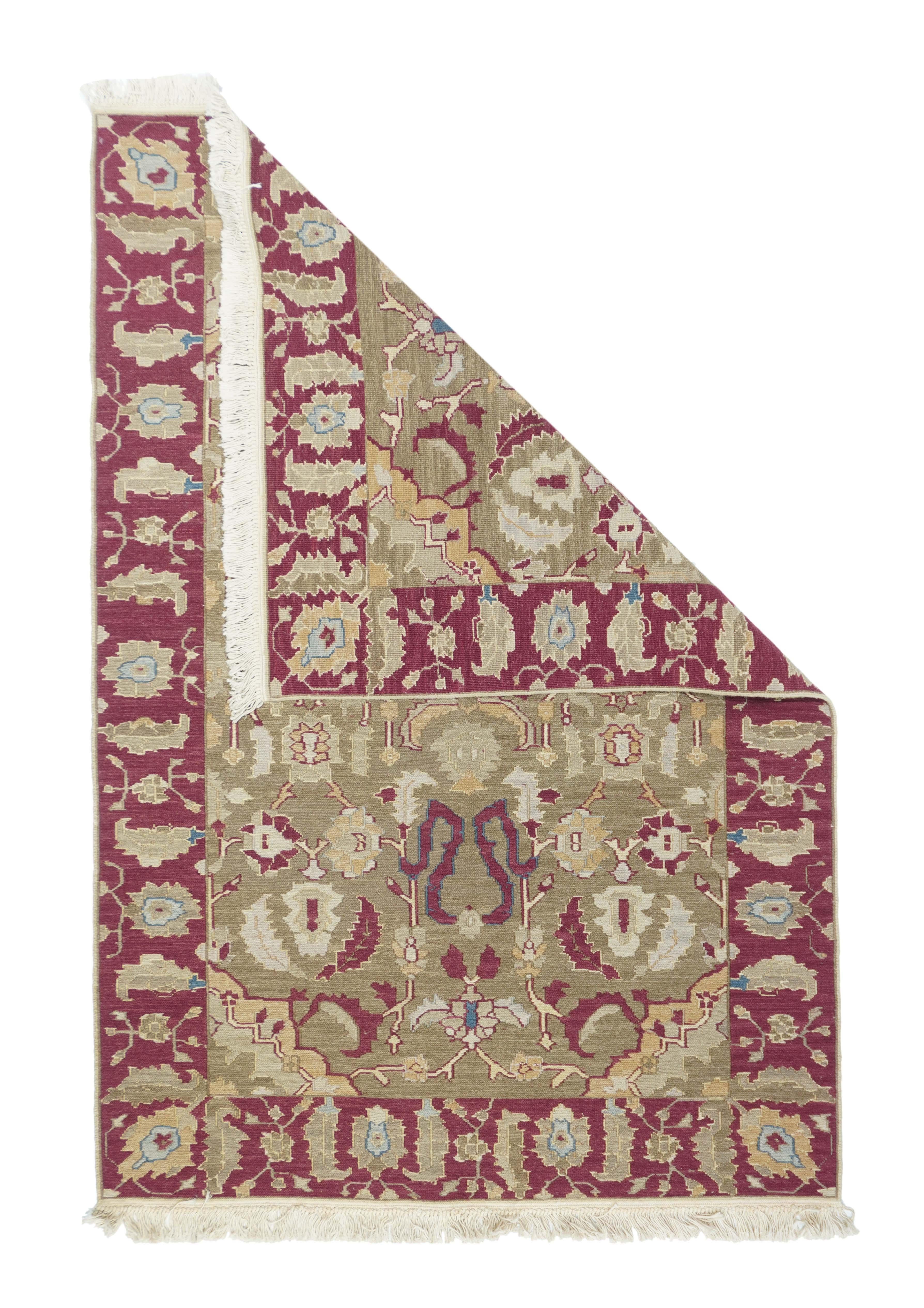 Tappeto Sumak 4'1'' x 6'1''. Una tecnica, piuttosto che un tipo specifico, in cui gli orditi sono avvolti da trame colorate per creare un disegno. Caucasico, turco, persiano e altri tipi. Produce un tappeto piatto, senza pelo, che può essere girato
