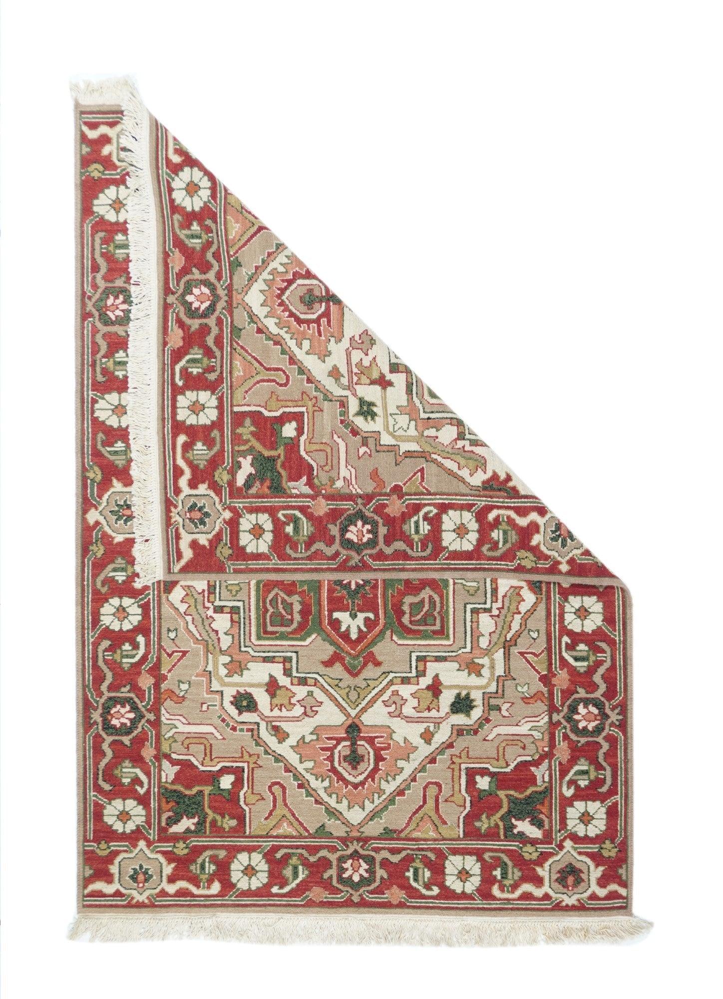 Tappeto Sumak 4'1'' x 6'1''. Una tecnica, piuttosto che un tipo specifico, in cui gli orditi sono avvolti da trame colorate per creare un disegno. Caucasico, turco, persiano e altri tipi. Produce un tappeto piatto, senza pelo, che può essere girato