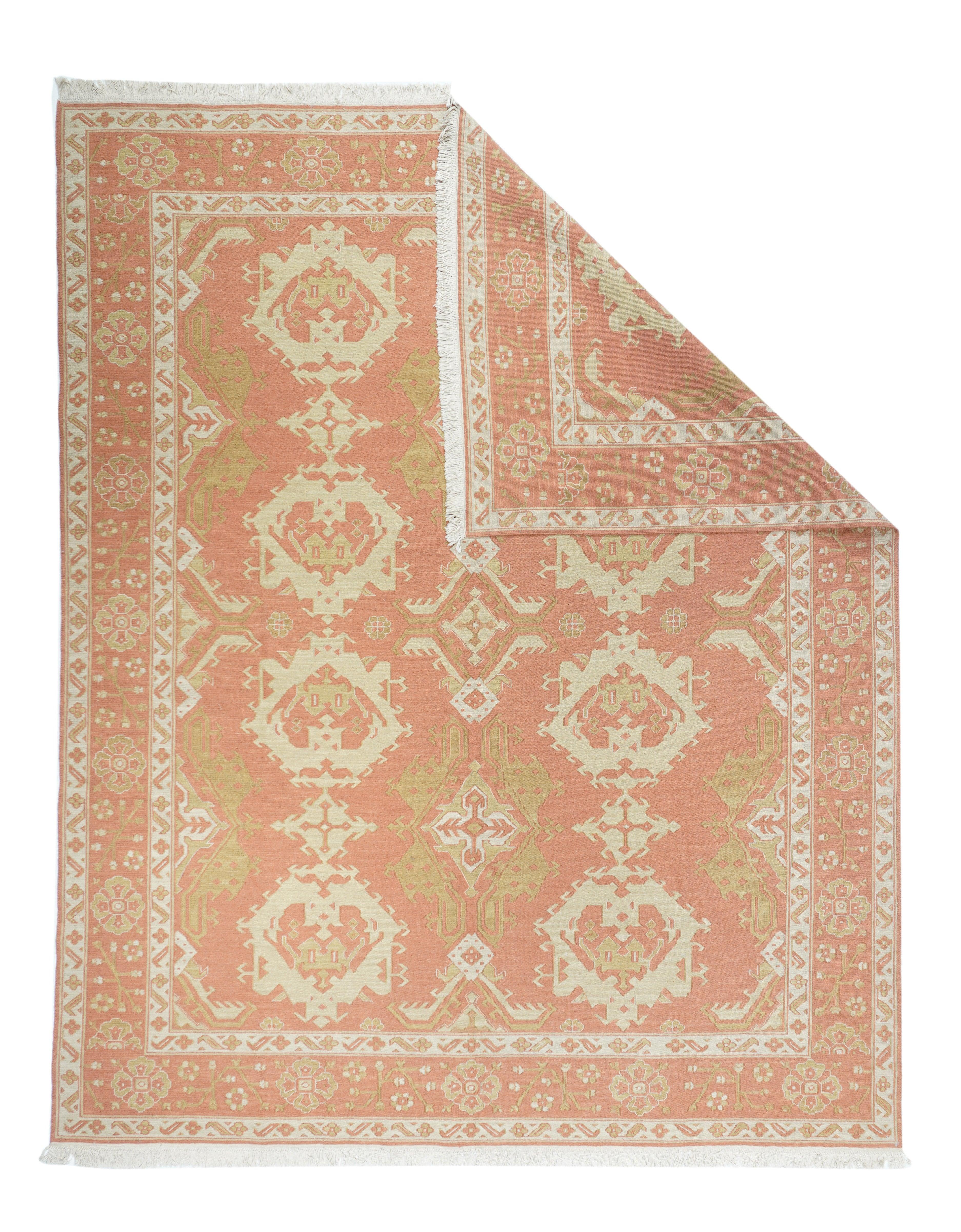 Tappeto Sumak 8'0'' x 10'0''. Una tecnica, piuttosto che un tipo specifico, in cui gli orditi sono avvolti da trame colorate per creare un disegno. Caucasico, turco, persiano e altri tipi.  Produce un tappeto piatto, senza pelo, che può essere