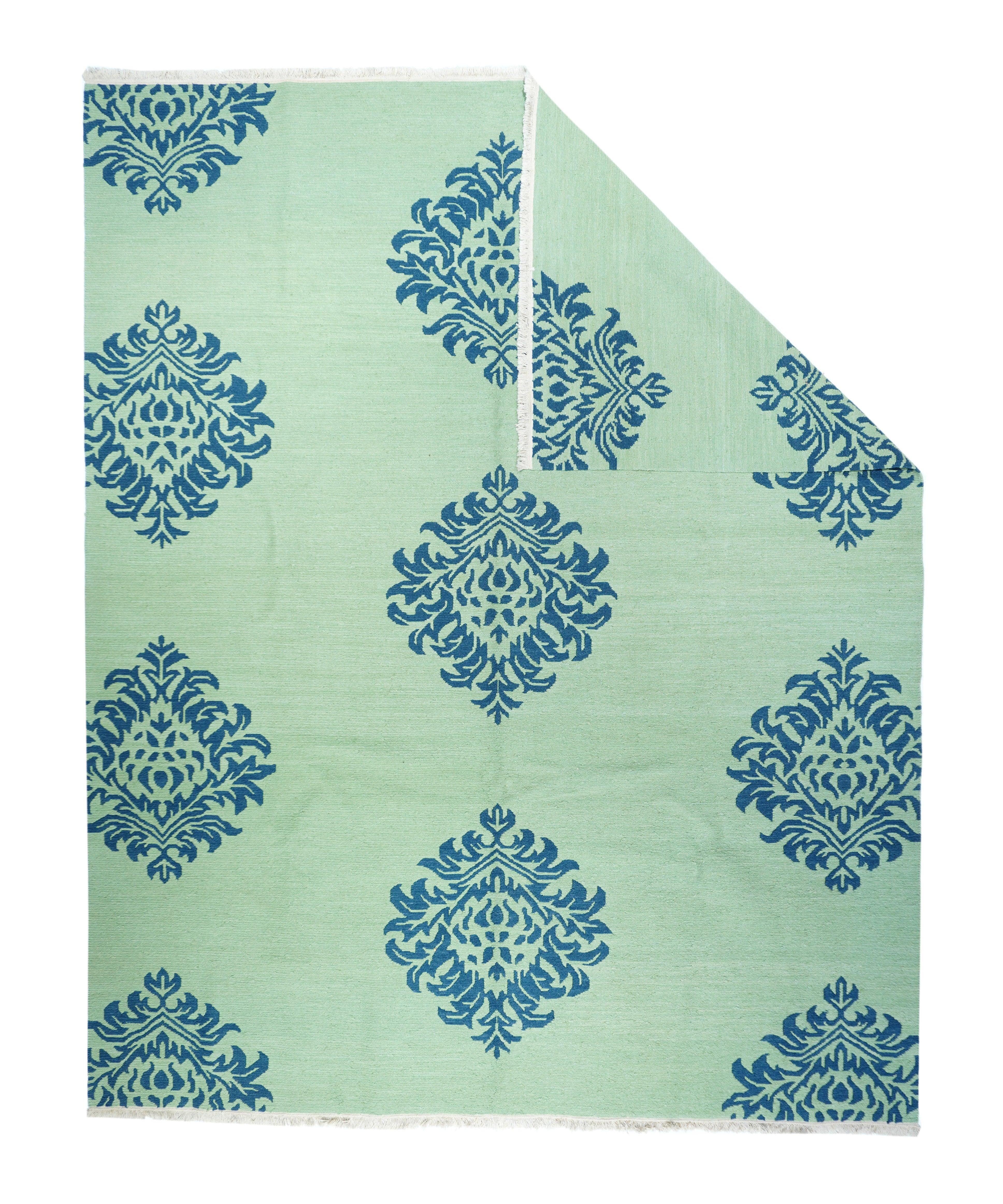 Tappeto Sumak 8'0'' x 10'0''. Una tecnica, piuttosto che un tipo specifico, in cui gli orditi sono avvolti da trame colorate per creare un disegno. Caucasico, turco, persiano e altri tipi.  Produce un tappeto piatto, senza pelo, che può essere