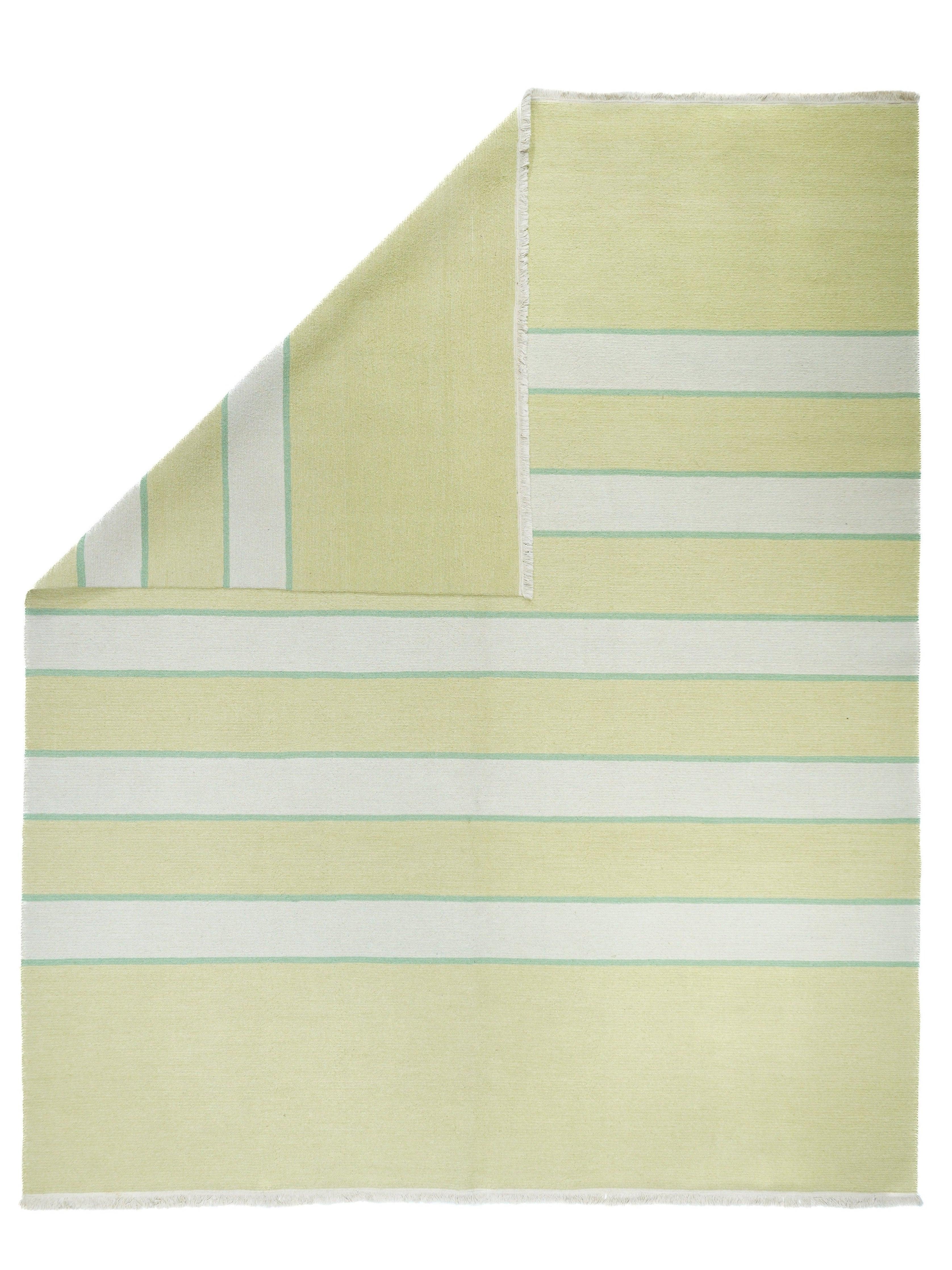 Tappeto Sumak 8'0'' x 10'0''. Una tecnica, piuttosto che un tipo specifico, in cui gli orditi sono avvolti da trame colorate per creare un disegno. Caucasico, turco, persiano e altri tipi.  Produce un tappeto piatto, senza pelo, che può essere